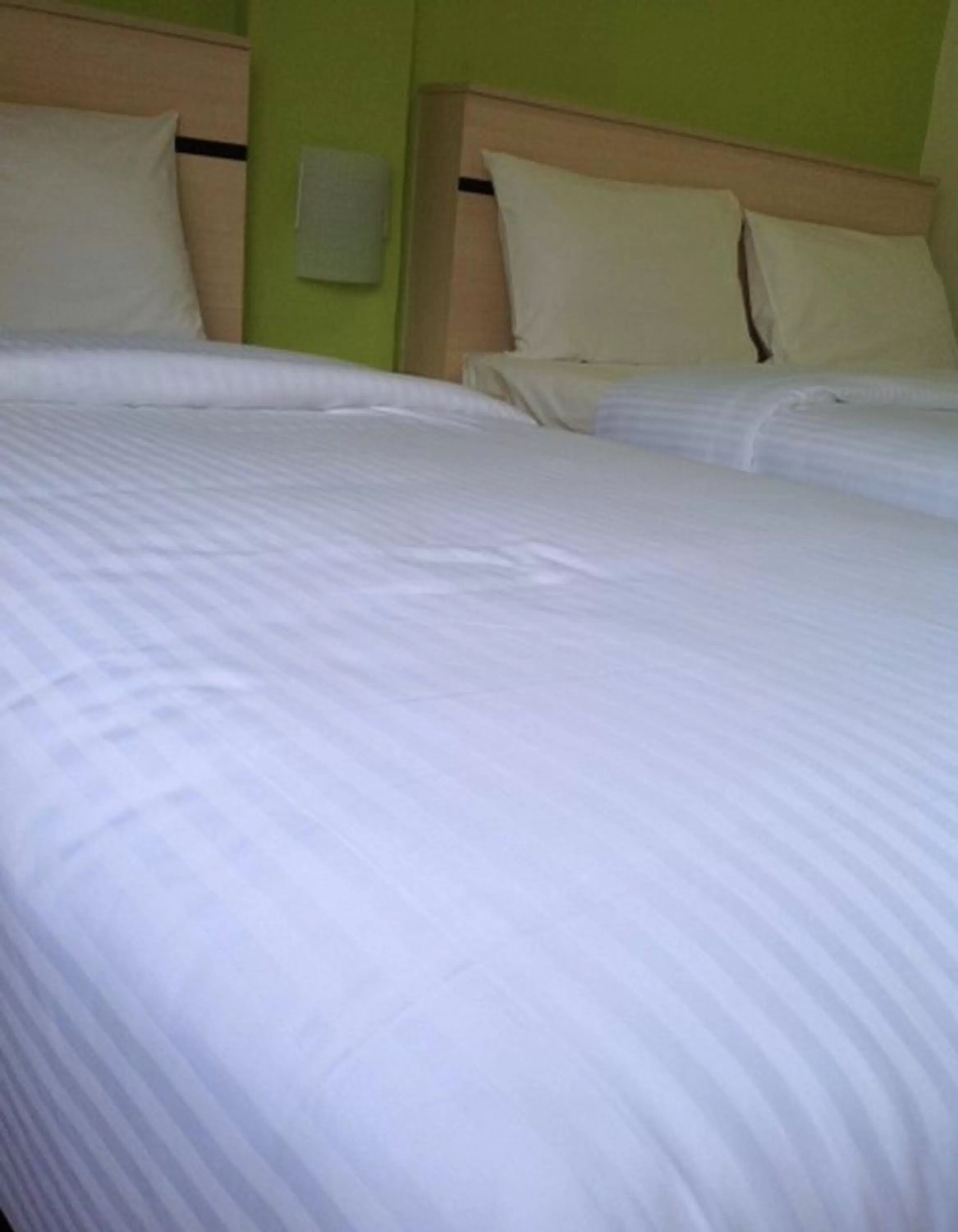 Bathroom, Bed in Merlin Hotel George Town Penang