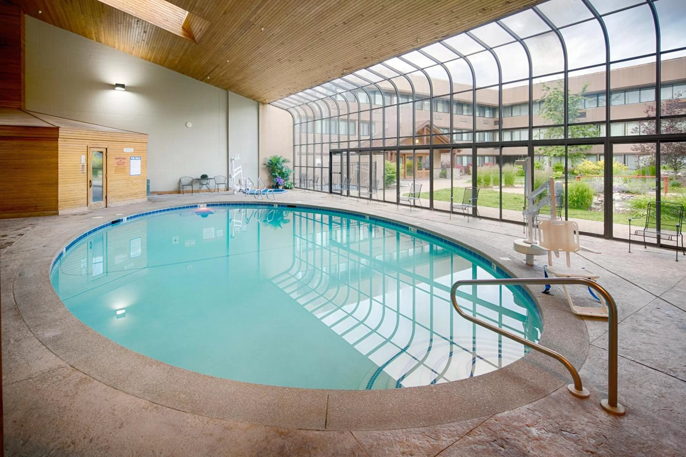 Swimming pool in Red Lion Hotel Kalispell