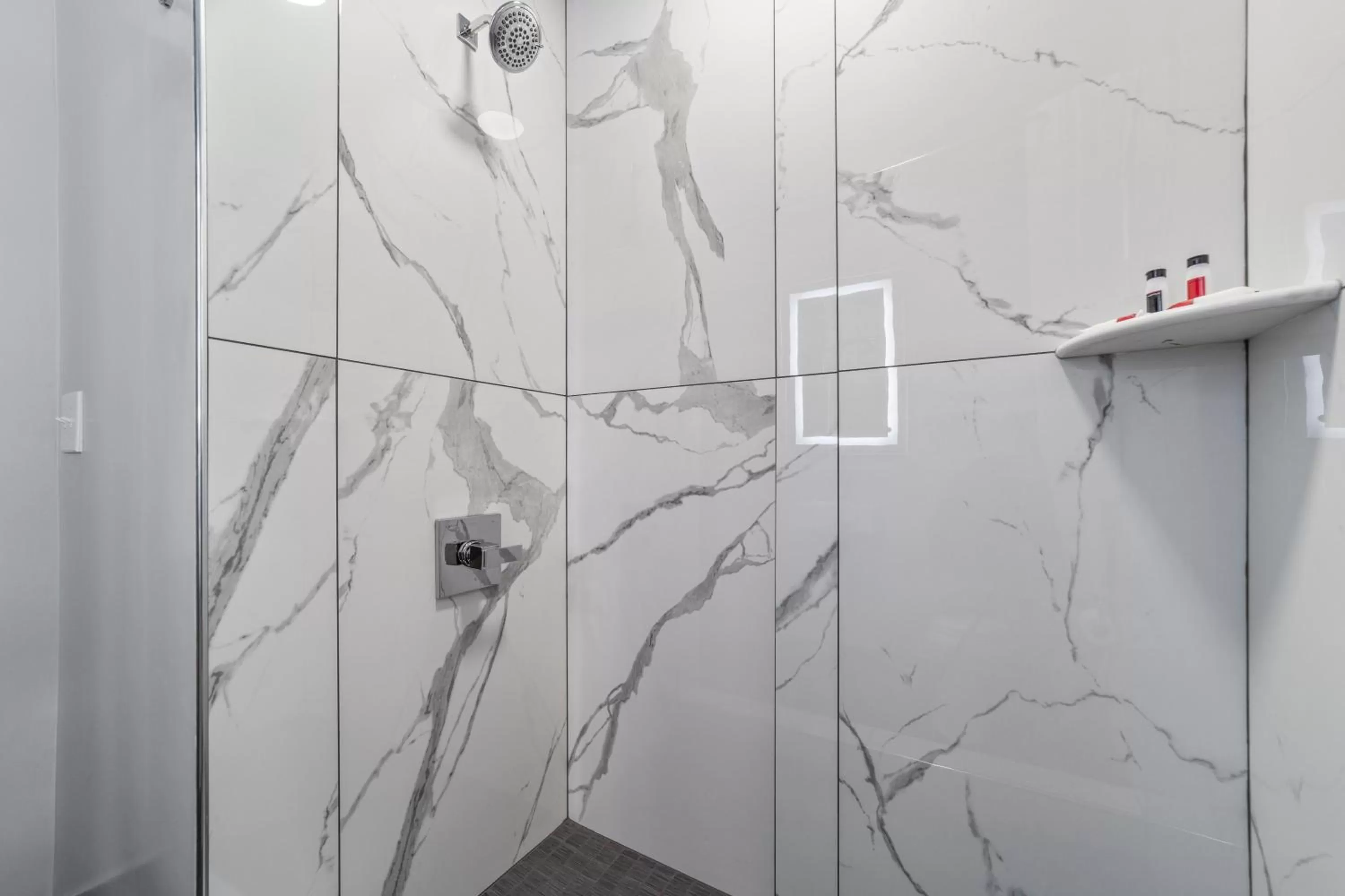 Bathroom in Glass House Inn Erie Near I-90 & I-79