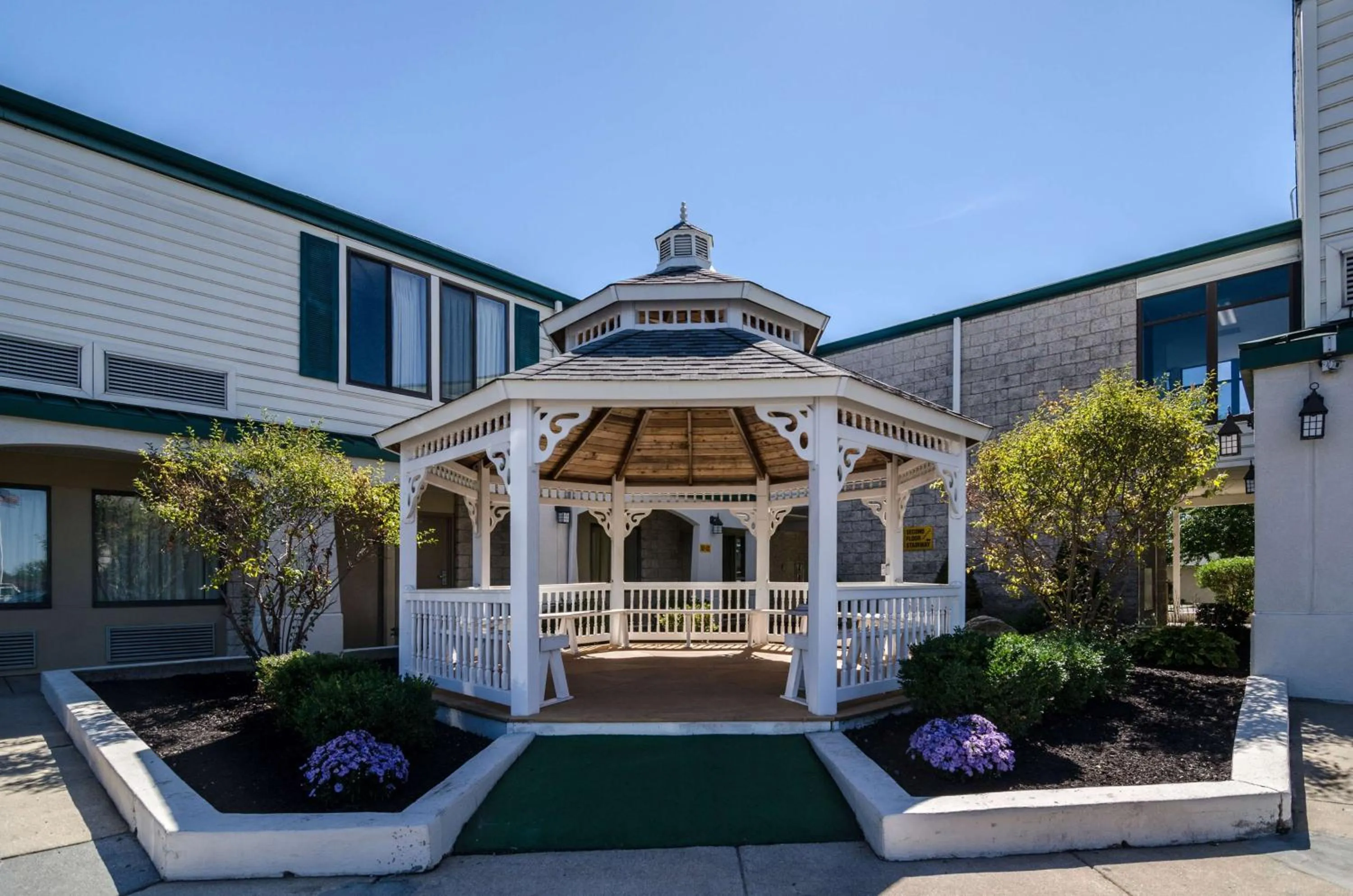 Property building in Motel 6-Newark, DE