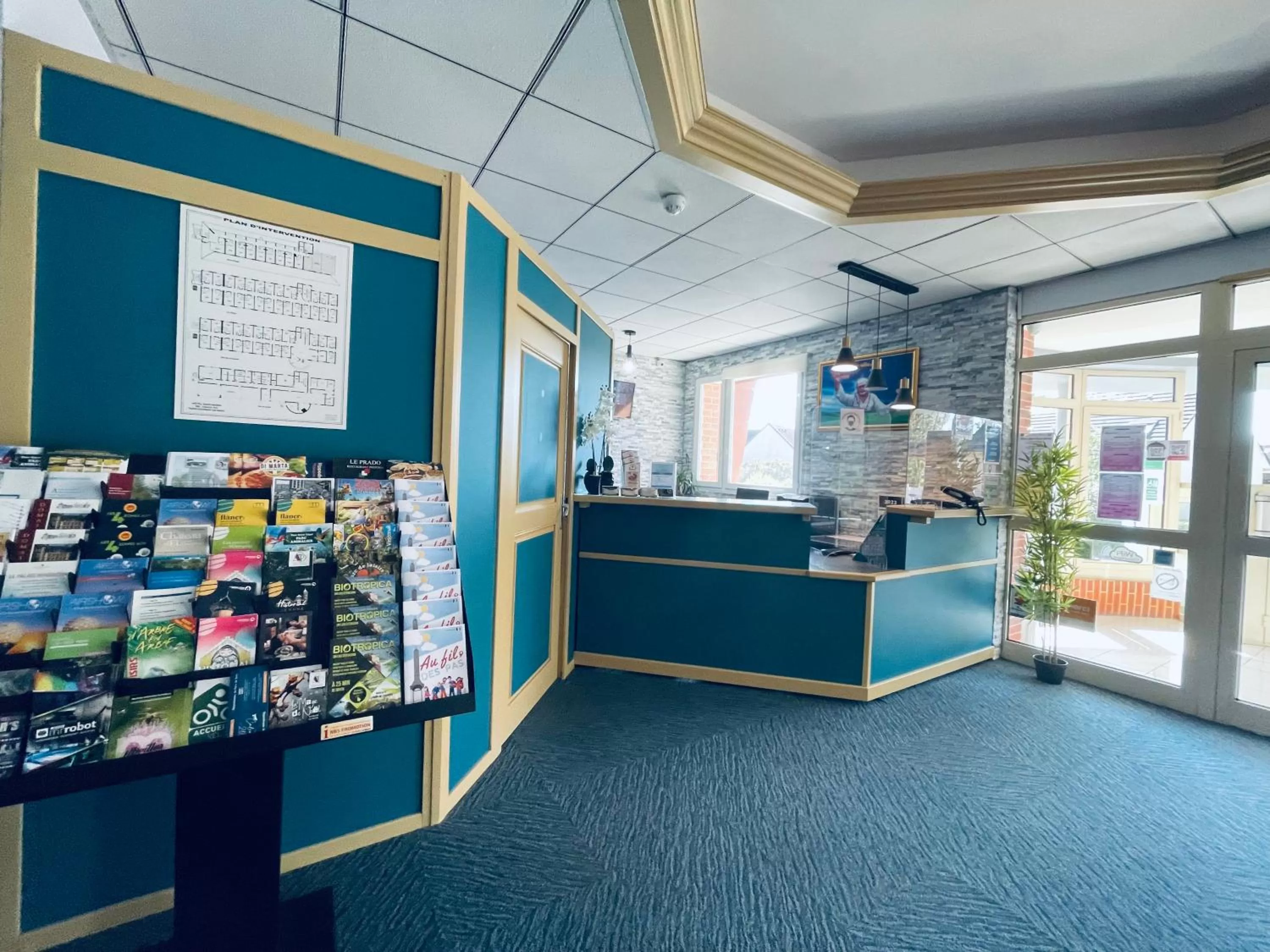 Lobby or reception in Hotel Le Saint Aubin