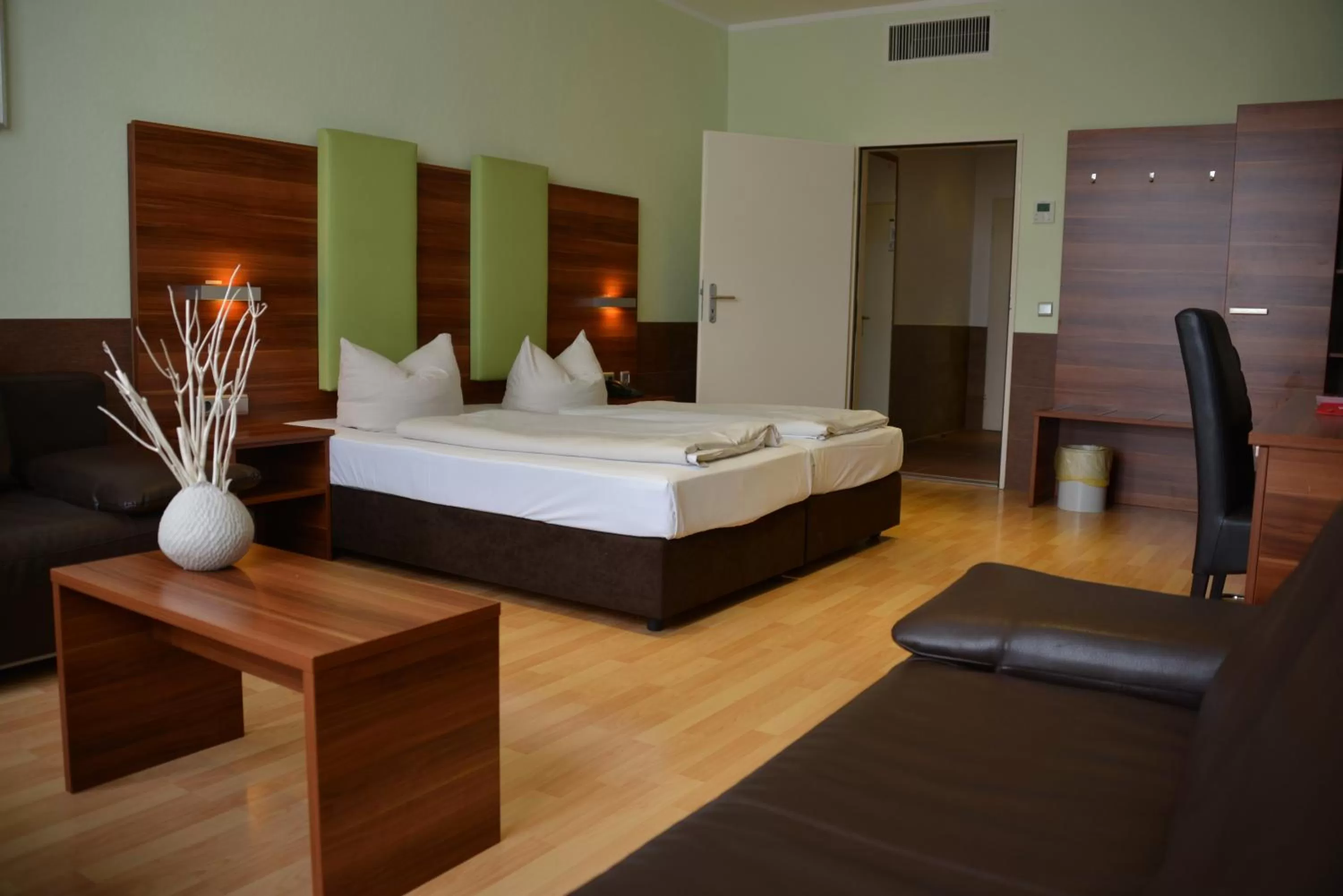 Photo of the whole room, Bed in Arthotel Munich