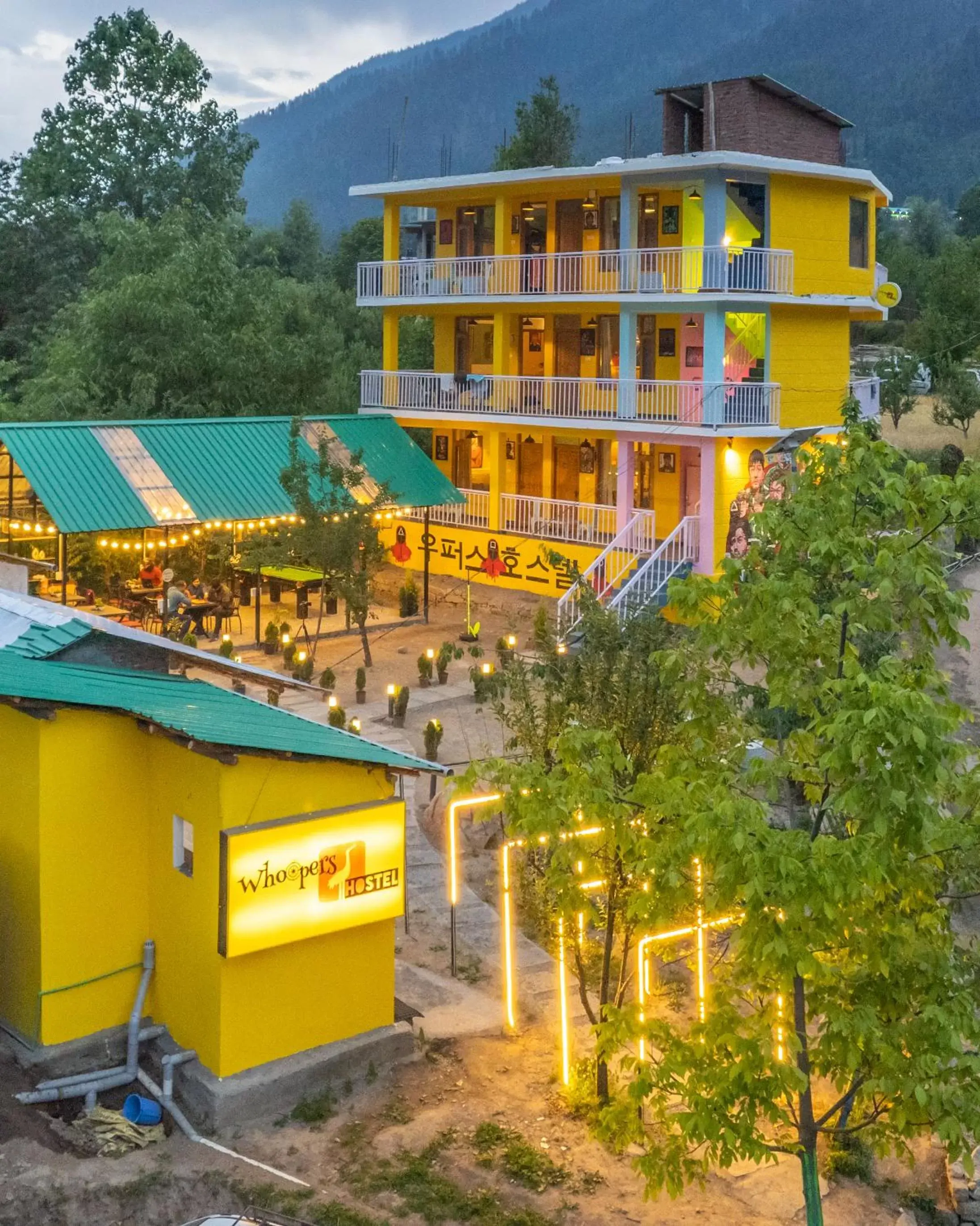 Whoopers Hostel Manali Whoopers Hostel Manali