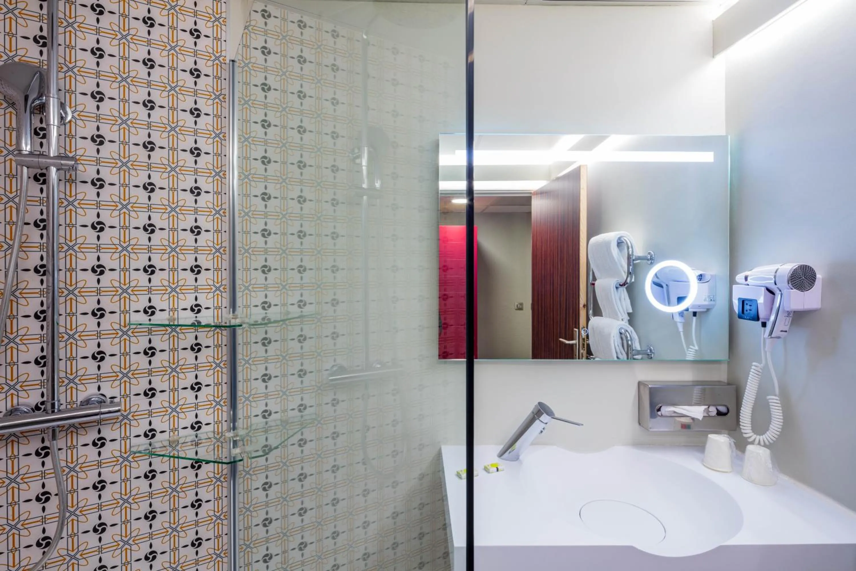 Bathroom in Garrigae Domaine de l'Esterel - piscine & SPA Cinq Mondes