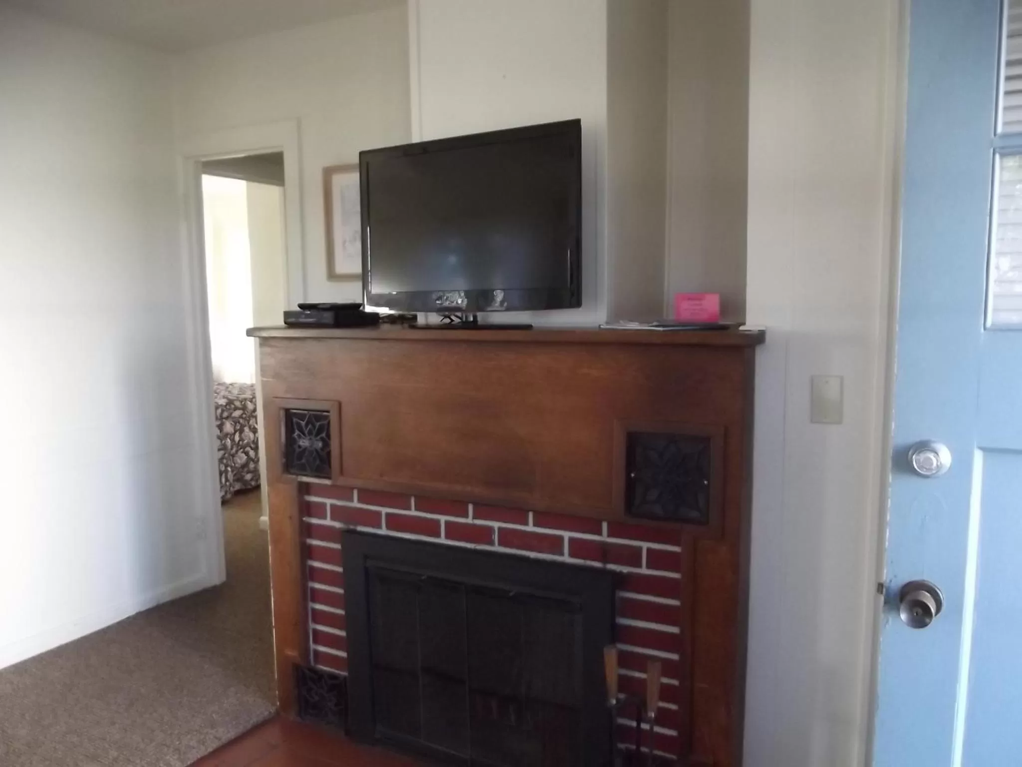 TV and multimedia in Hillcrest Inn