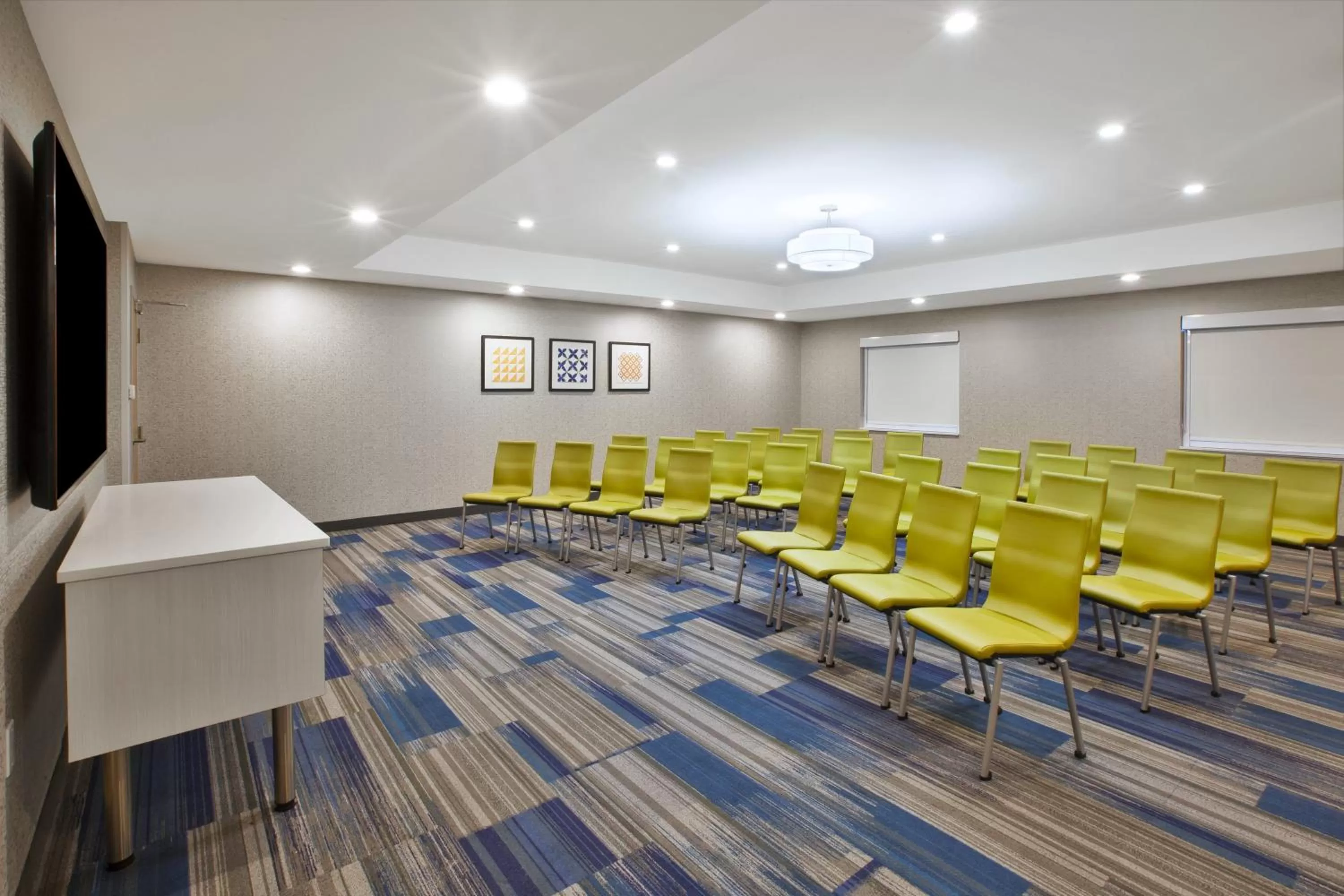 Meeting/conference room in Holiday Inn Express Rochester-Victor by IHG