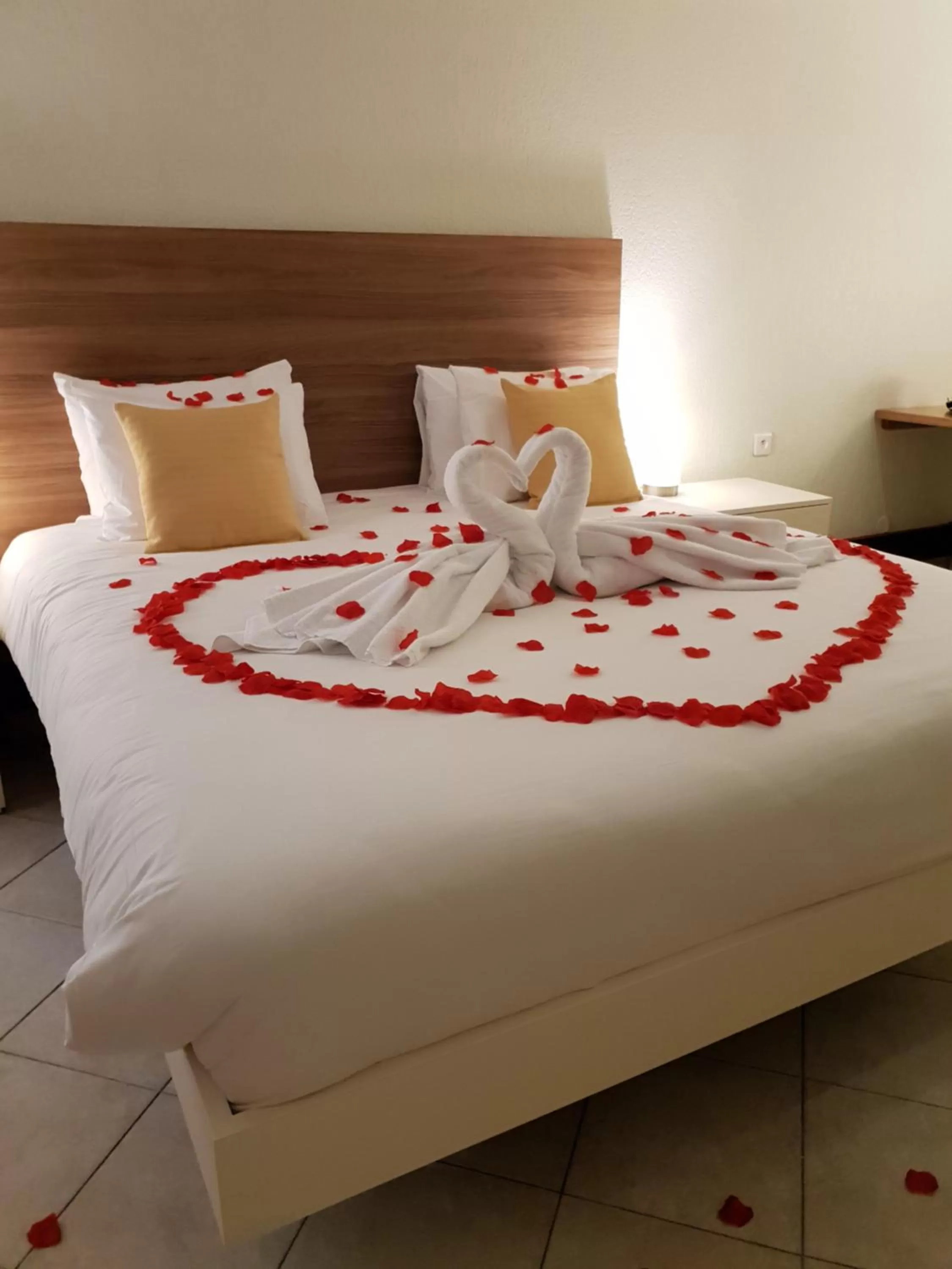 Bed in Hotel Arawak Beach Resort