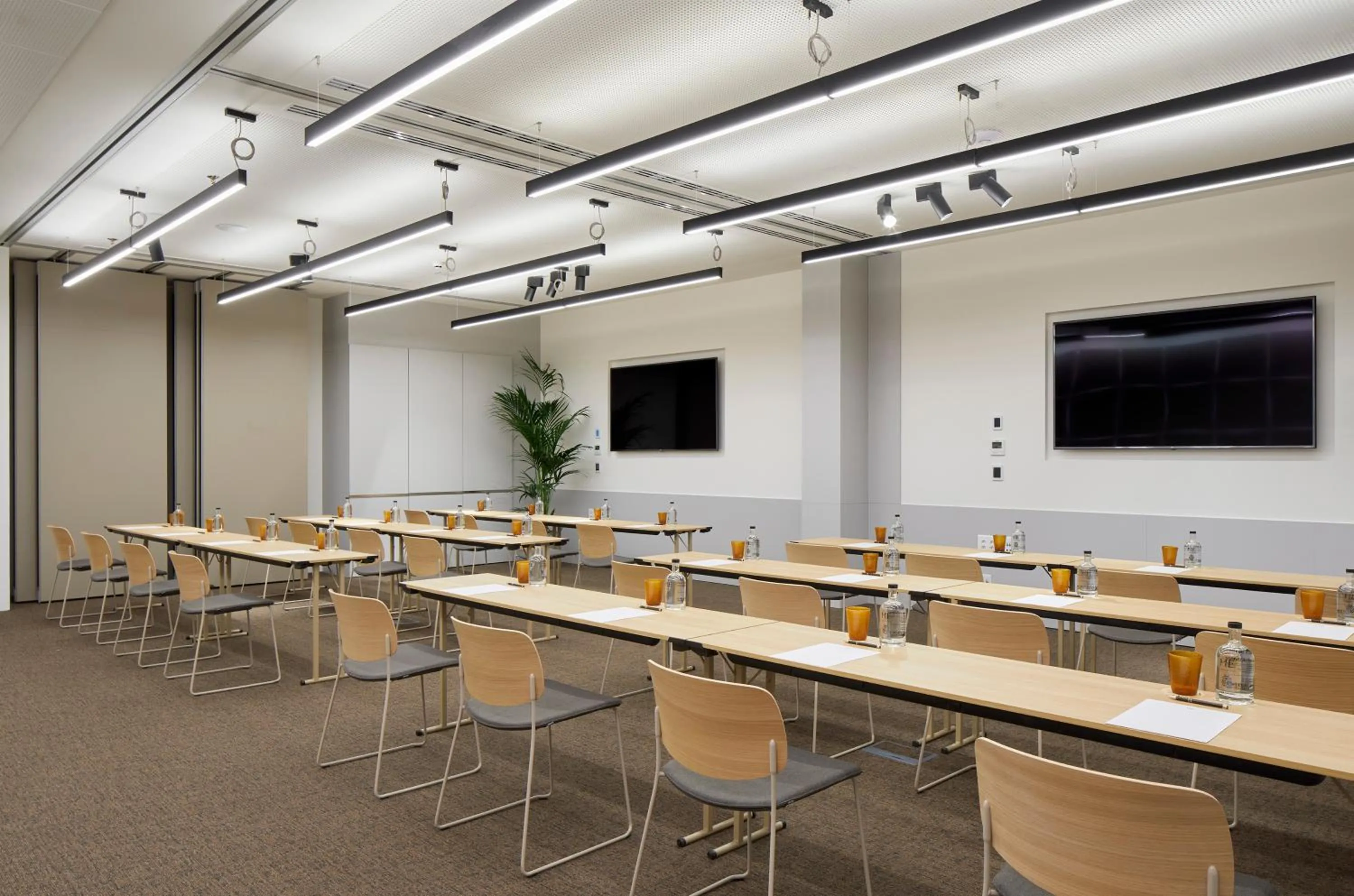 Business facilities in ME Barcelona