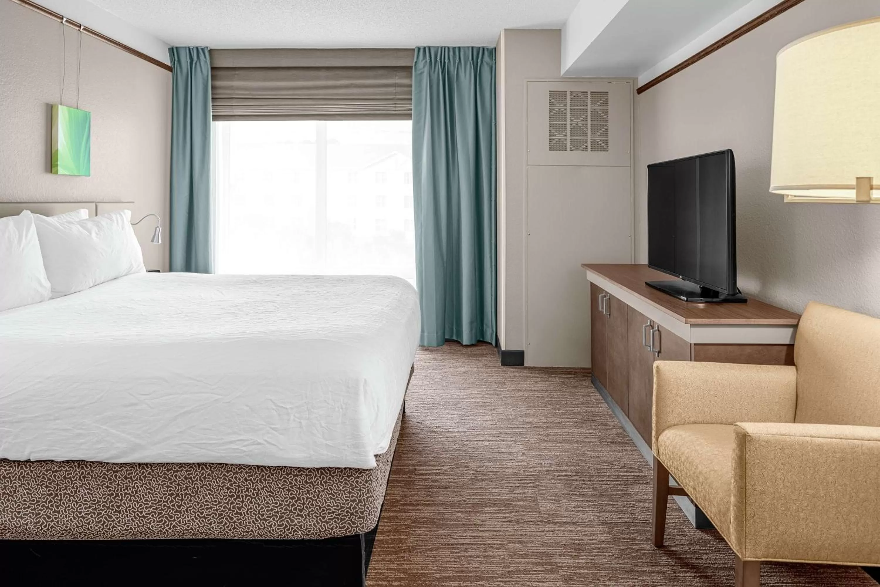 Bed in Hilton Garden Inn Wilmington Mayfaire Town Center