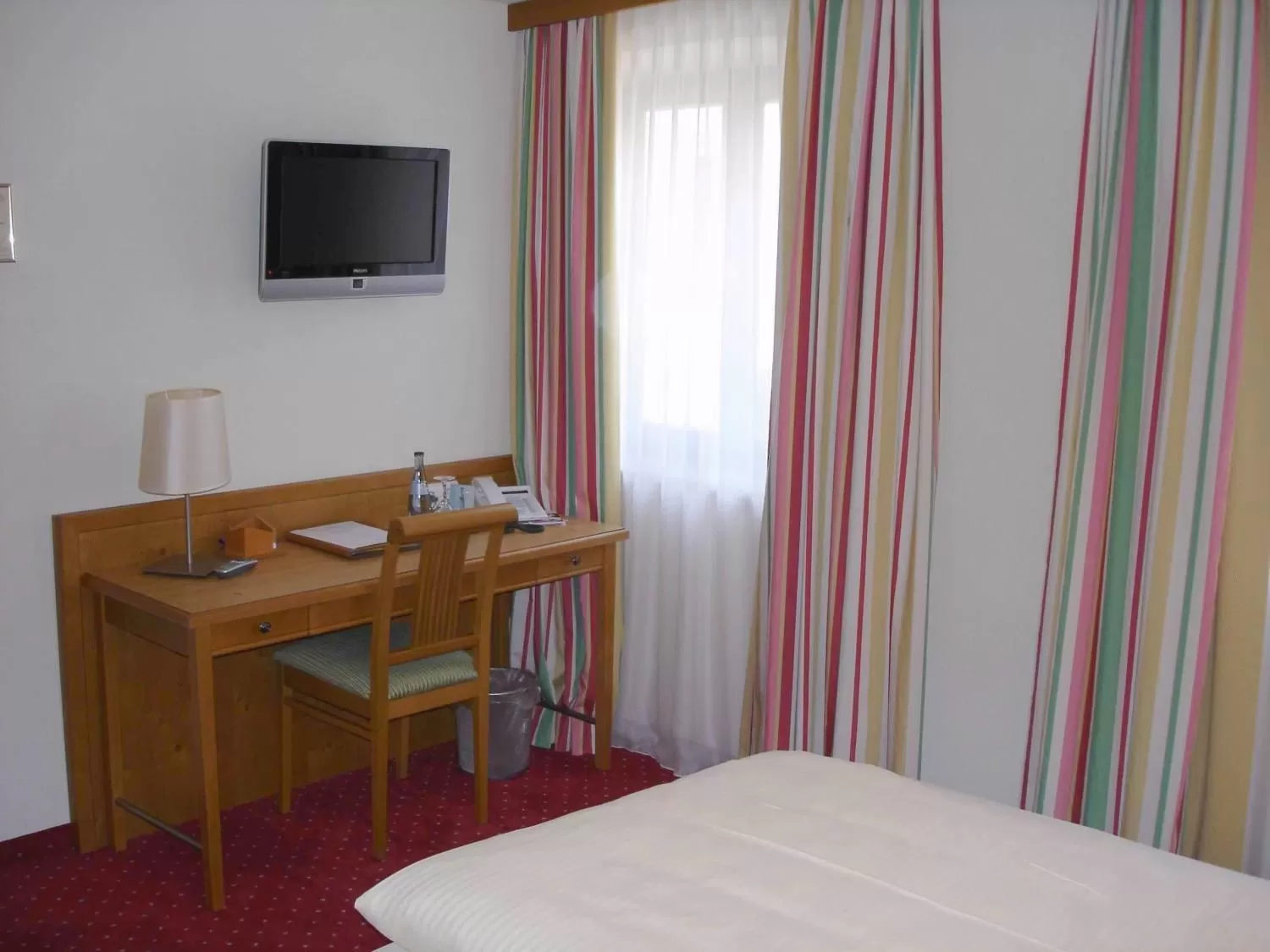 Photo of the whole room, TV/Entertainment Center in Hotel zum Löwen