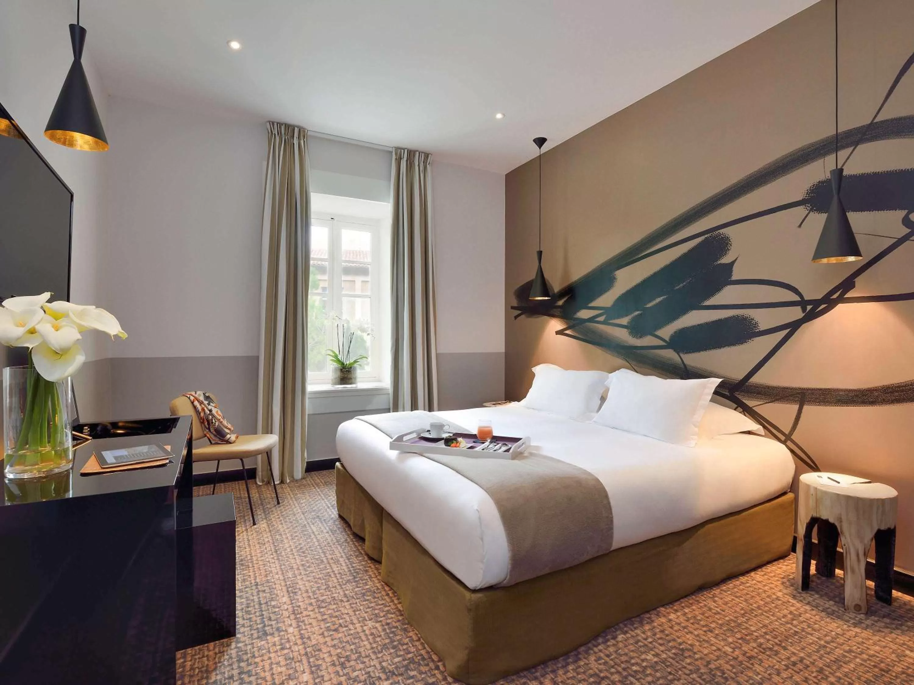 Photo of the whole room, Bed in Jules César Hotel & Spa Arles - MGallery Collection