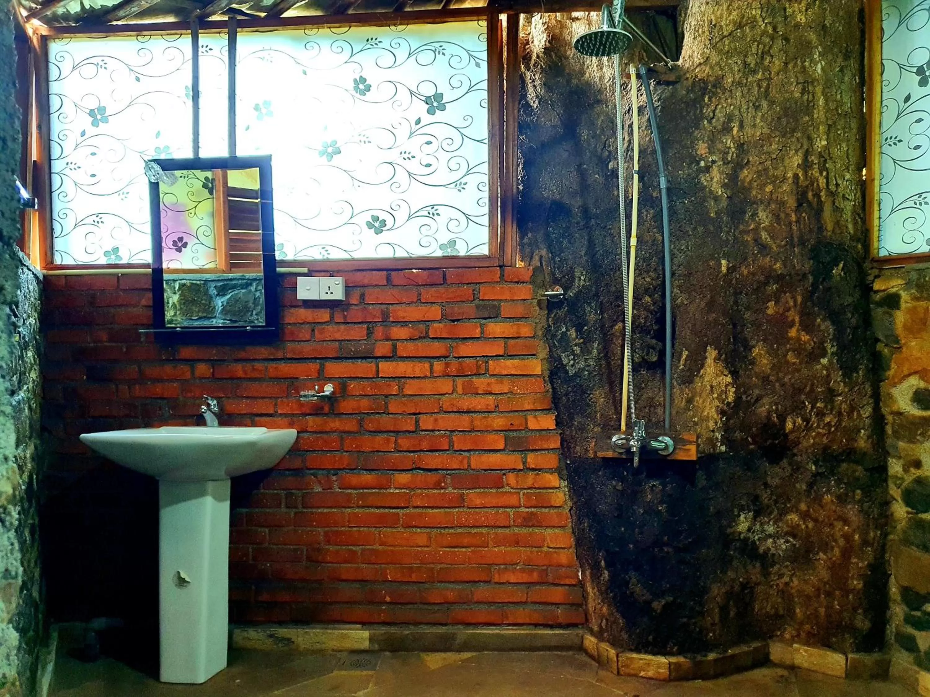 The Winsome & Tree House