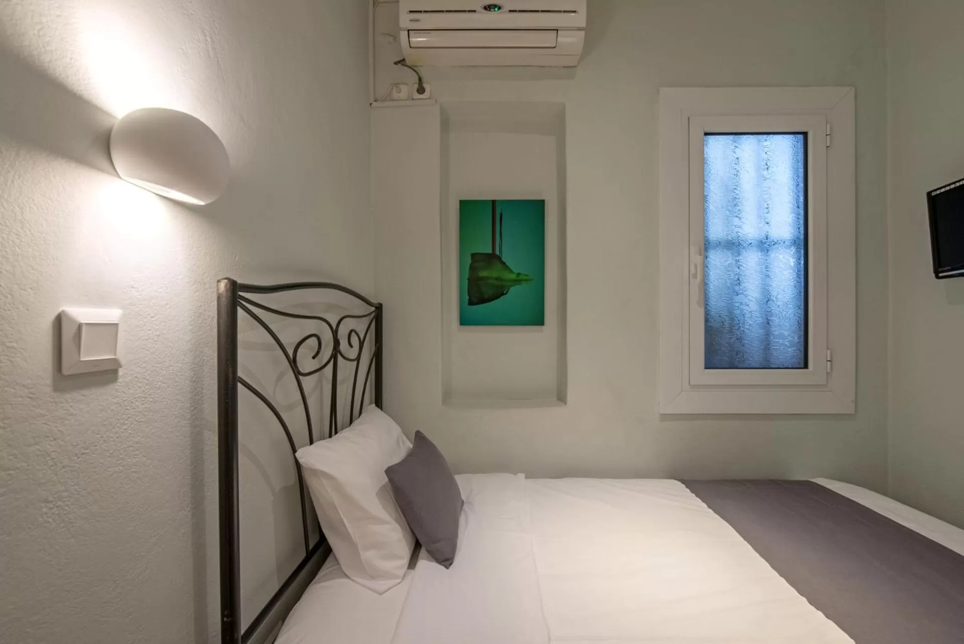 Bed in Kimon Hotel Athens