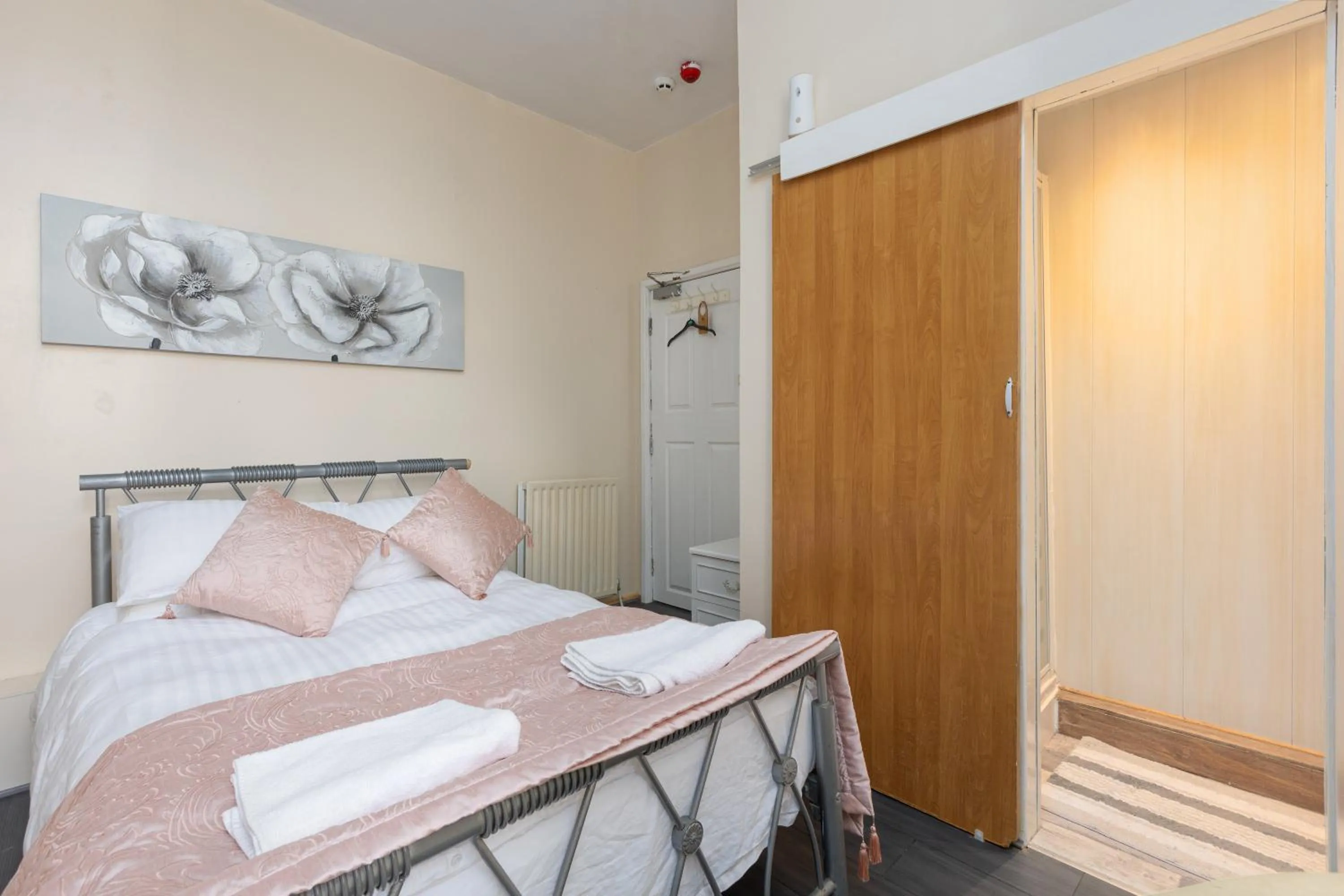 Bed in Habberly House Hotel