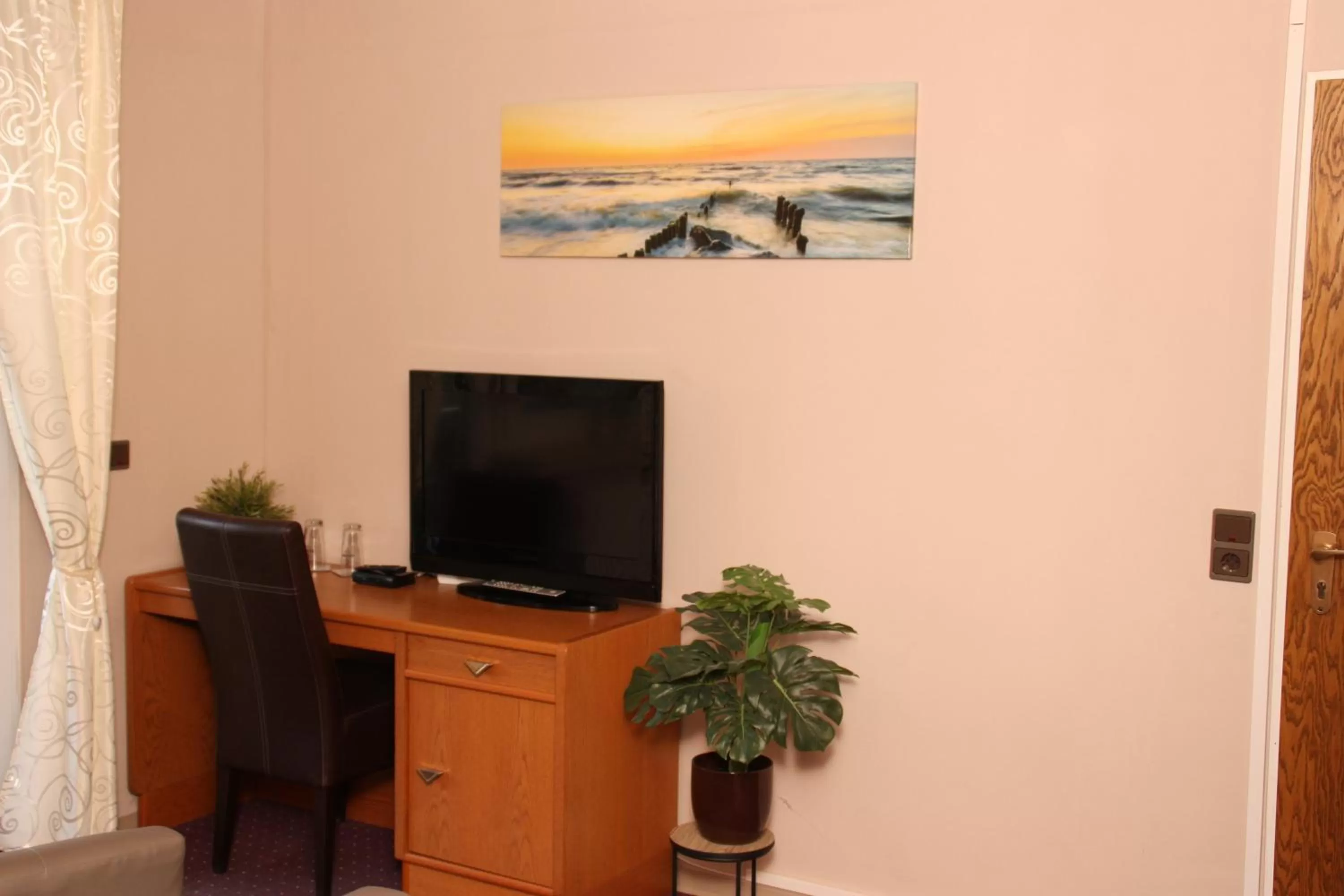 Photo of the whole room, TV/Entertainment Center in Landhaus Riedel