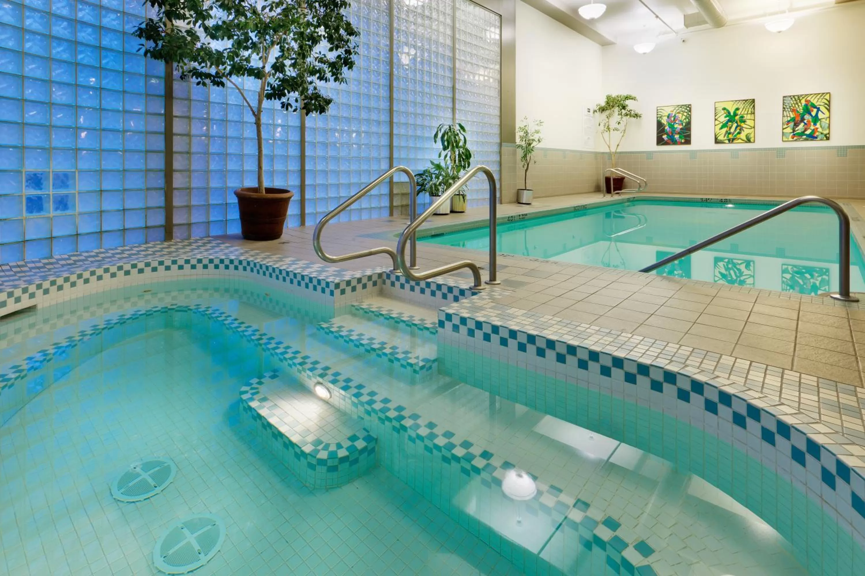 Swimming pool in Radisson Hotel Vancouver Airport