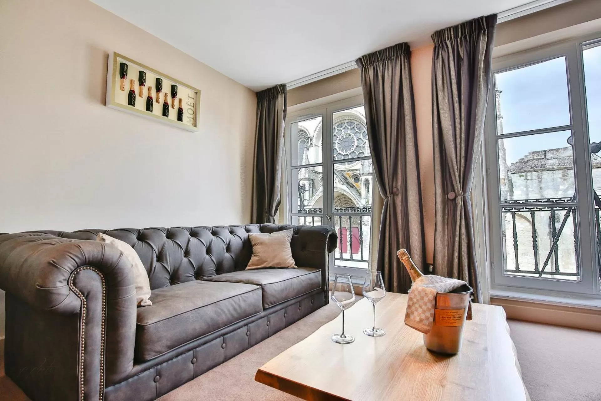 TV and multimedia, Seating Area in Logis du Parvis ***Face Cathédrale/in front of the Cathedral***