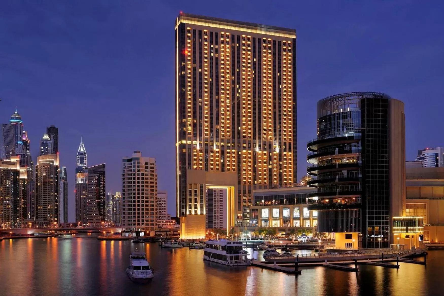 Property building in Emaar Residences Dubai Marina by Qstay - formerly Address Dubai Marina
