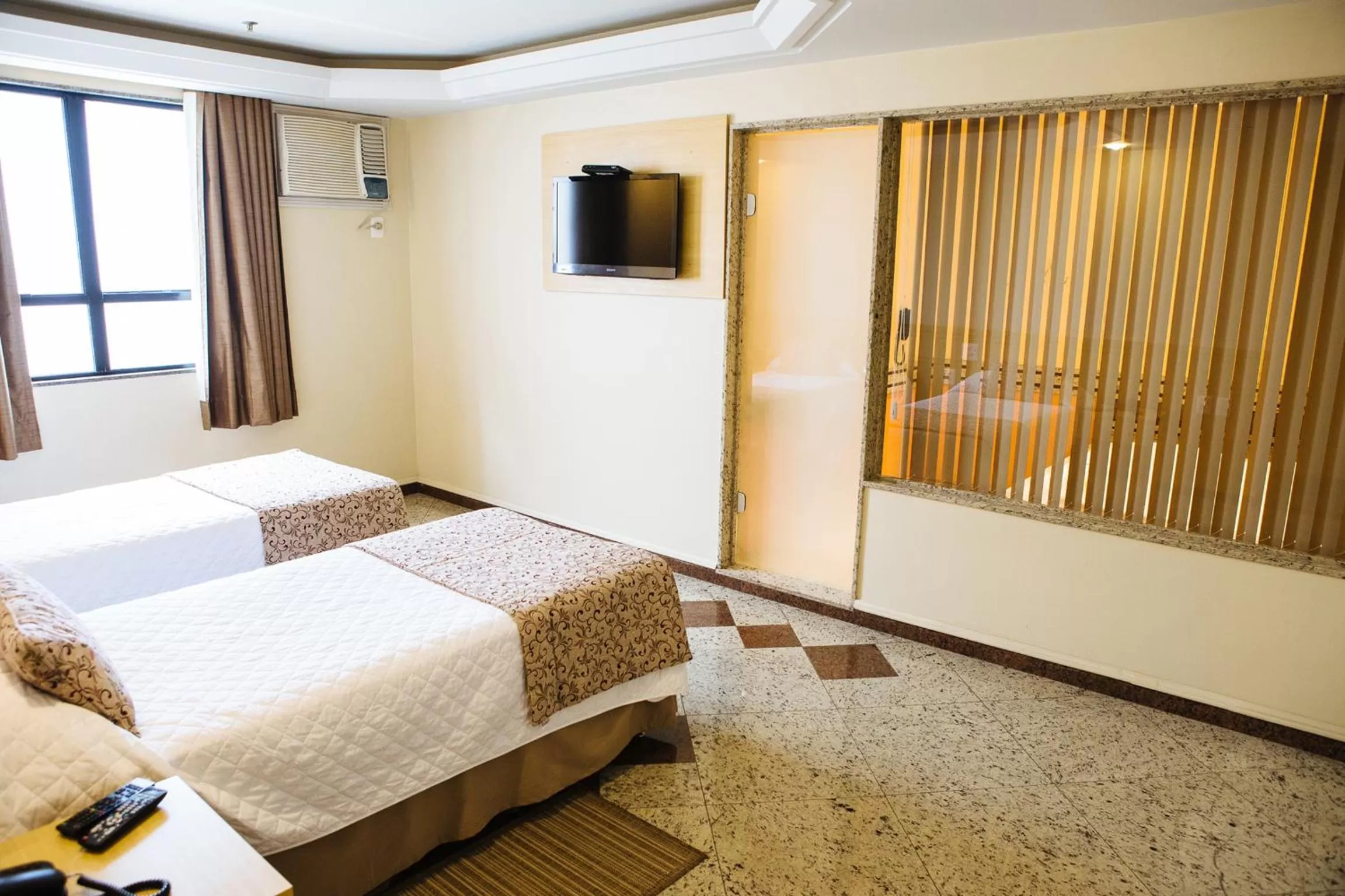 Photo of the whole room, Bed in Elegance Praia Hotel