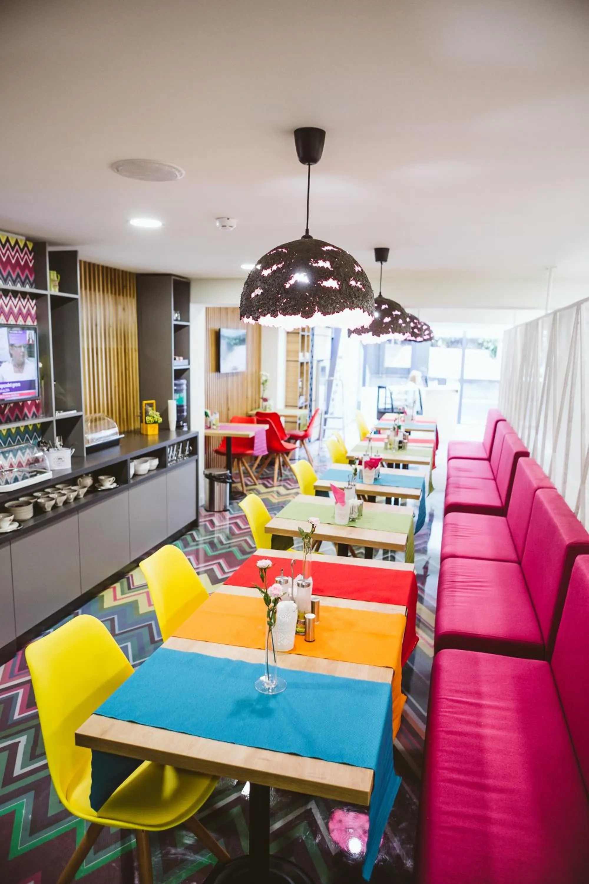 Restaurant/places to eat in Lol et Lola Hotel