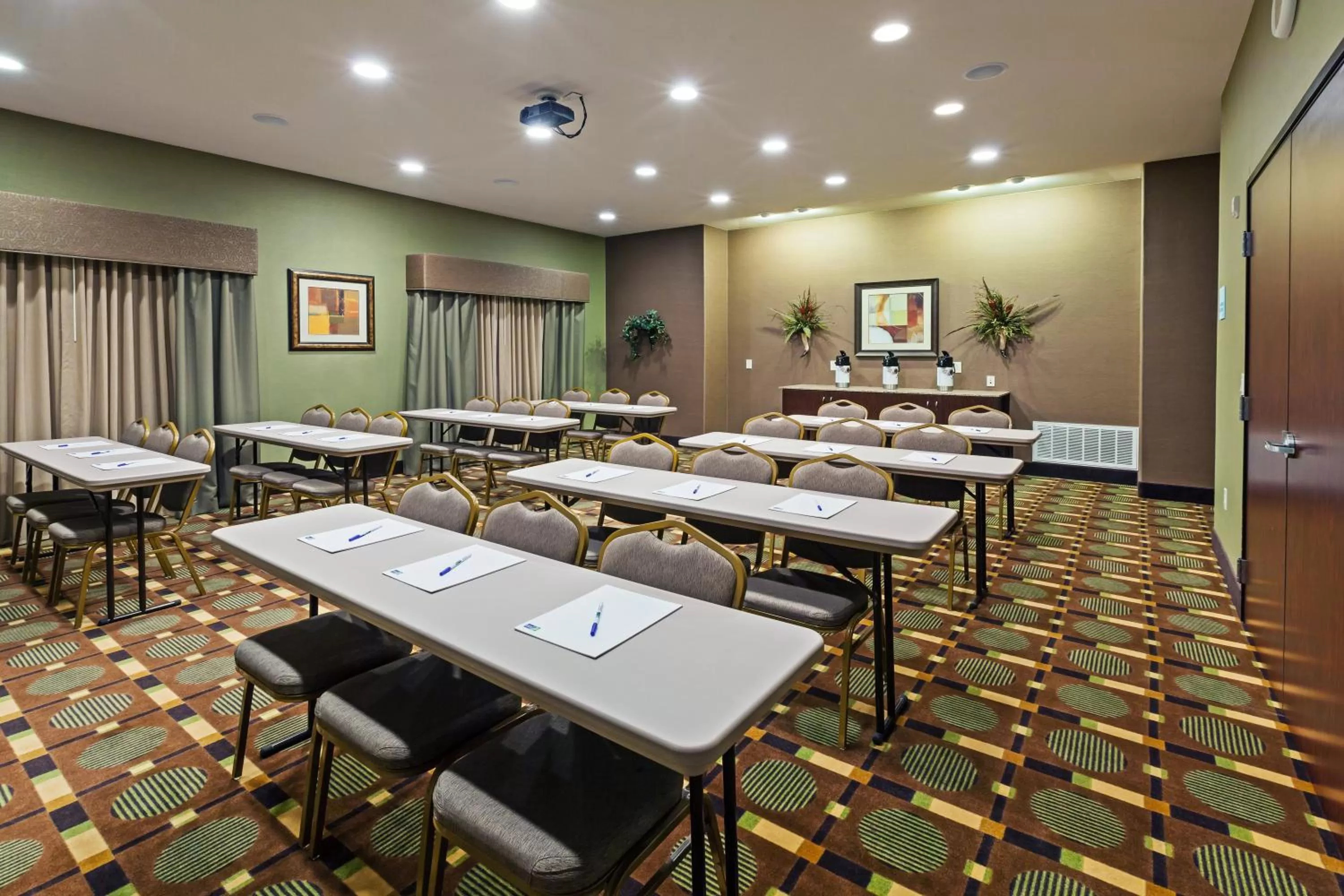 Meeting/conference room in Holiday Inn Express & Suites Brady by IHG