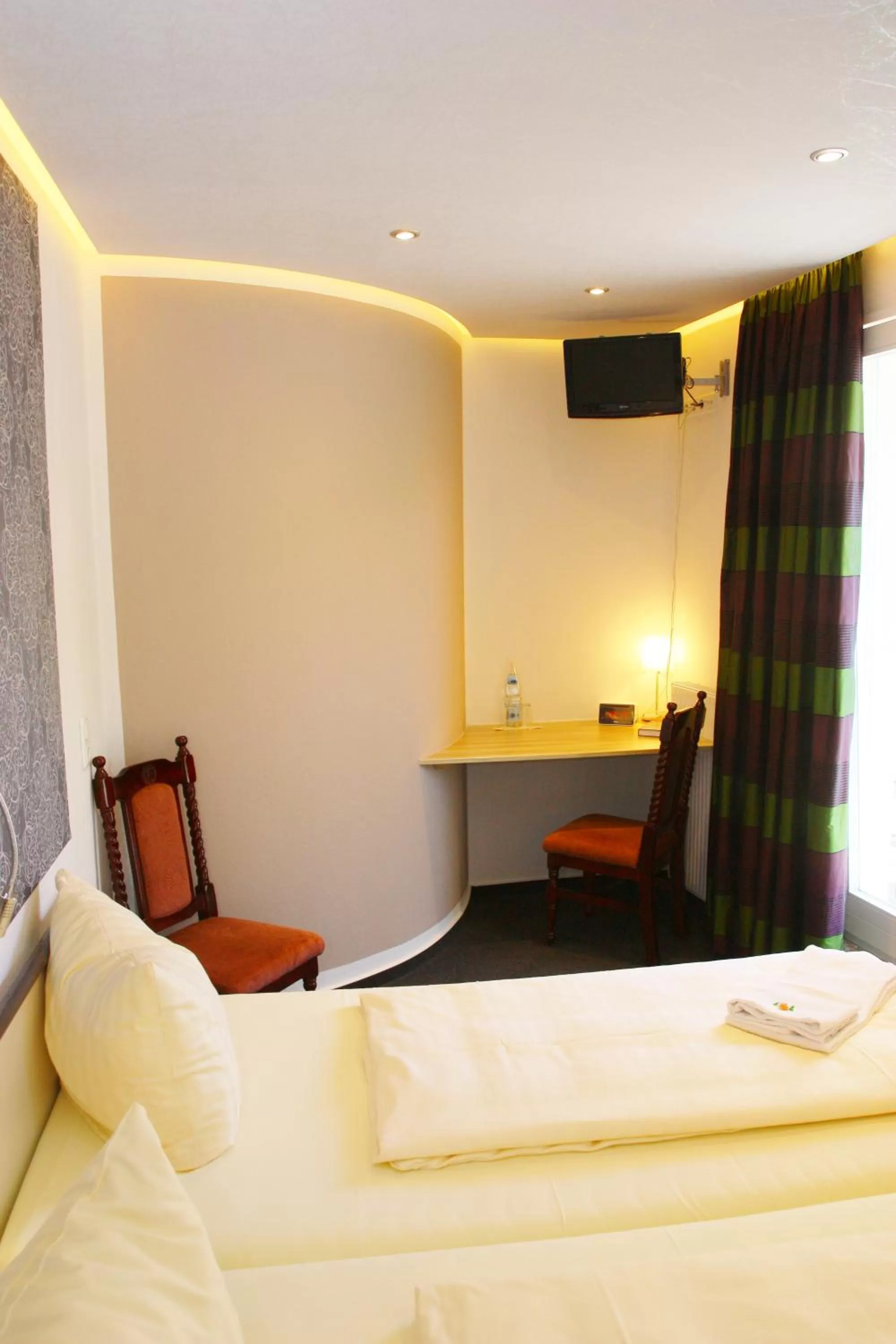 Photo of the whole room, Bed in Hotel am Schloss