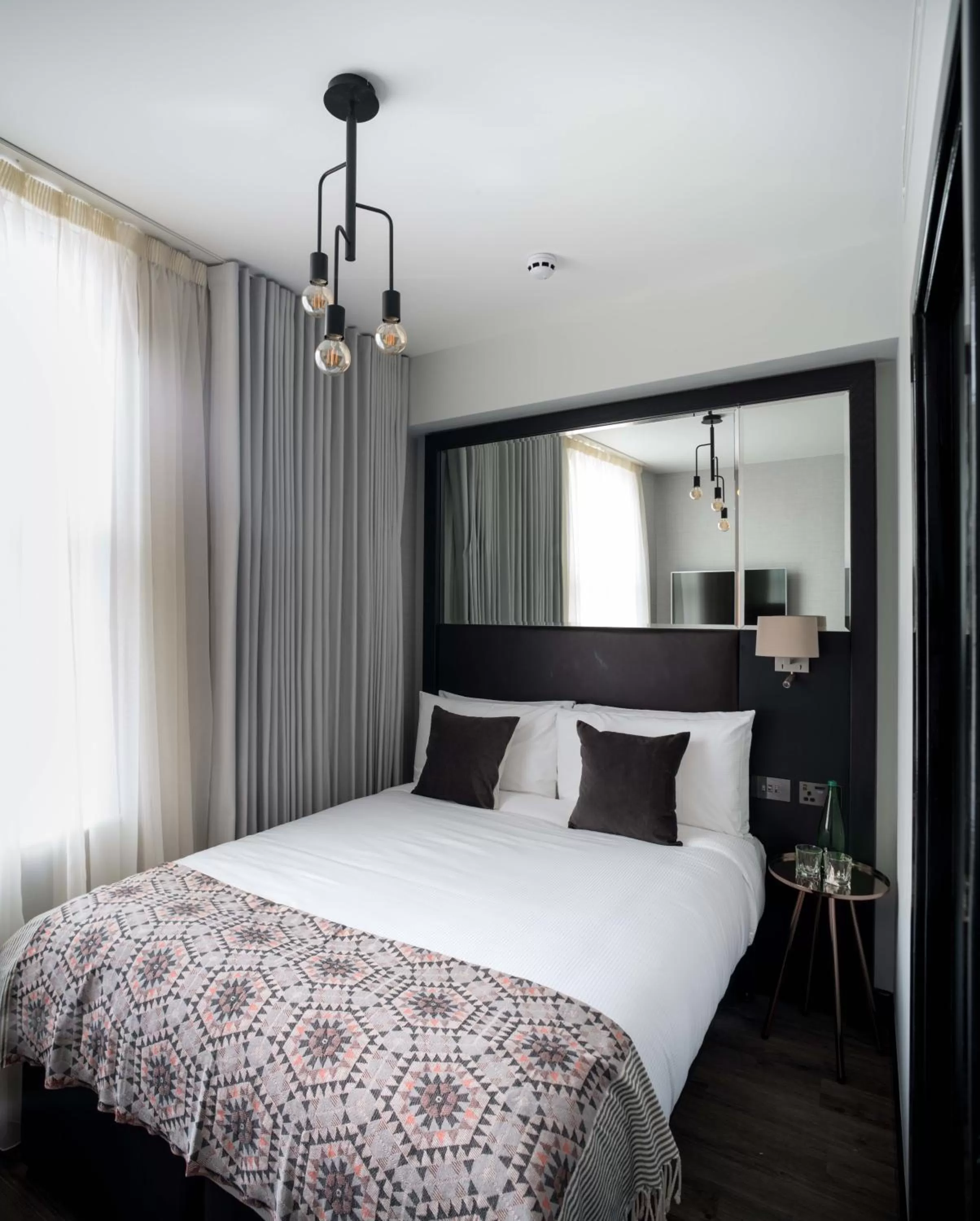 Bed in Camden Enterprise Hotel