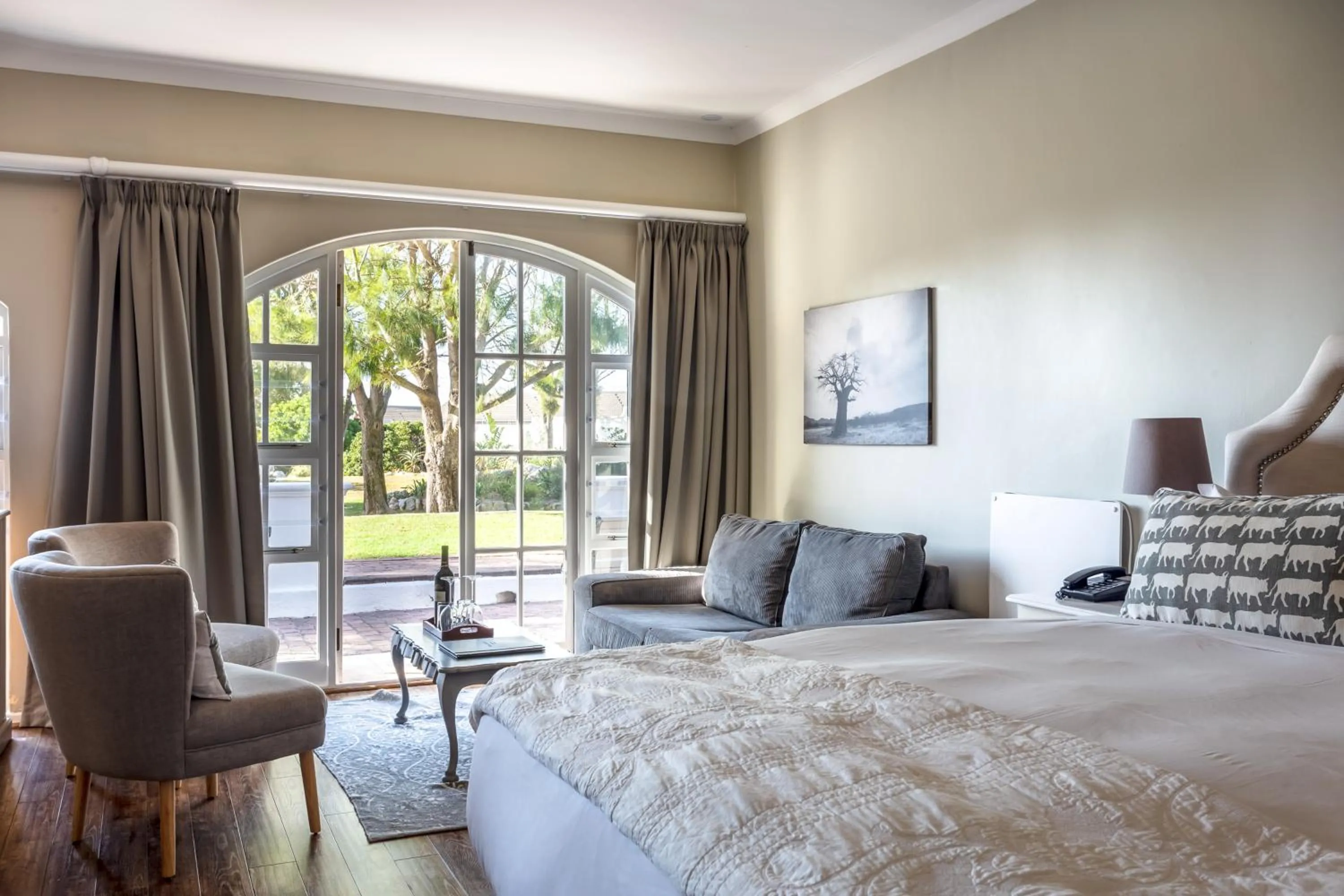 View (from property/room), Bed in Whale Rock Luxury Lodge