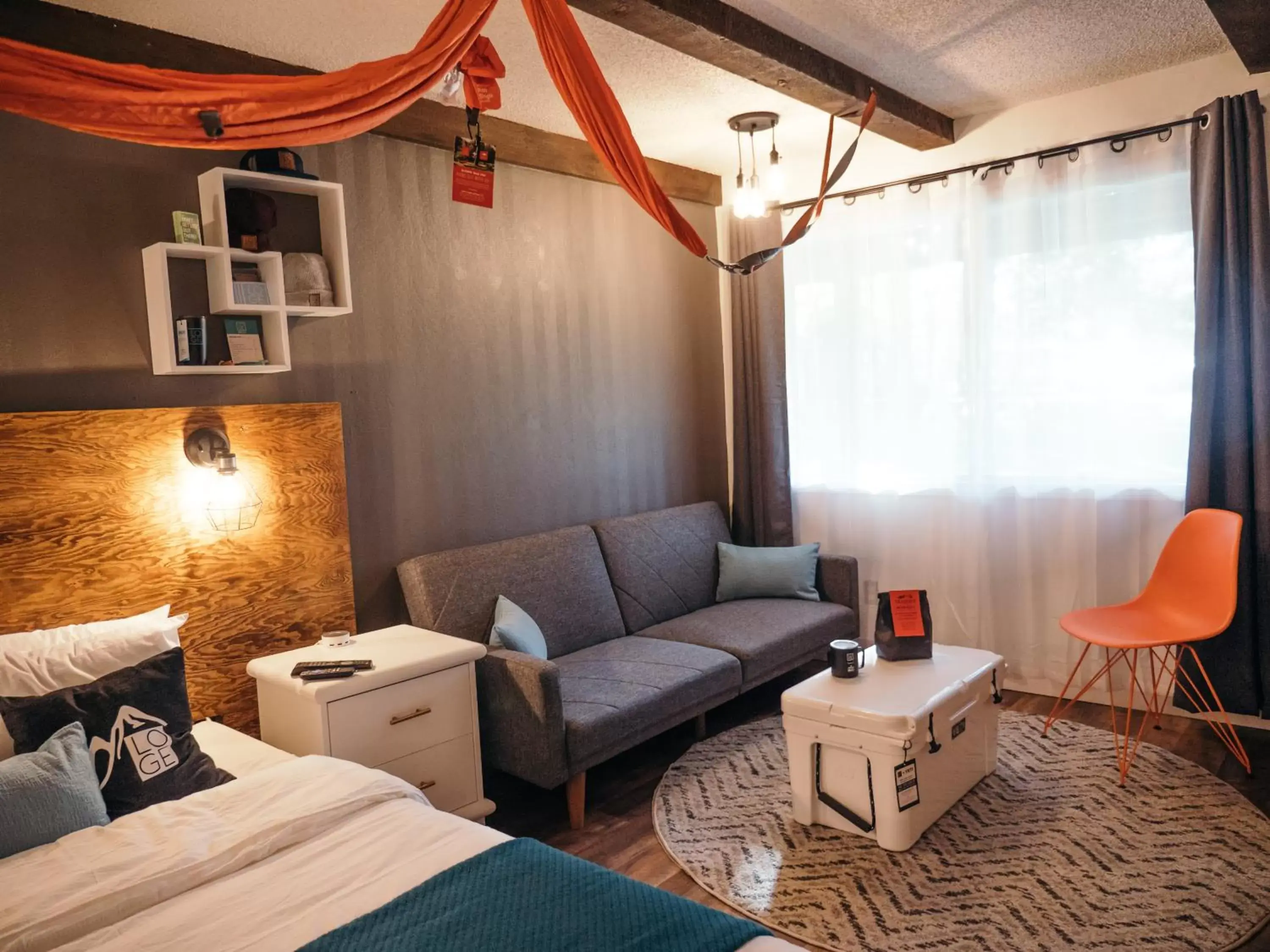 Queen Room in LOGE Bend Queen Room in LOGE Bend