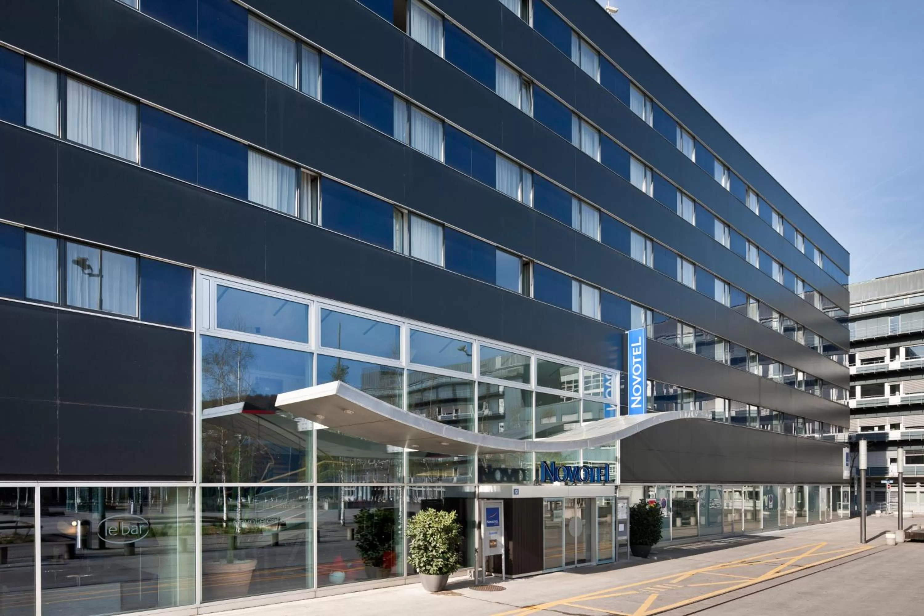Facade/entrance in Novotel Zurich City West