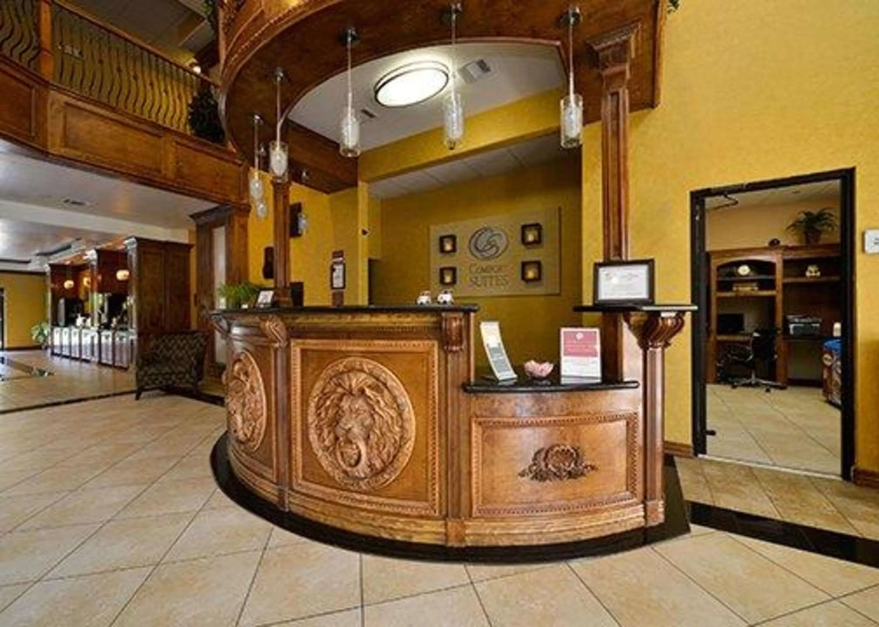 Lobby or reception in Comfort Suites Bay City East