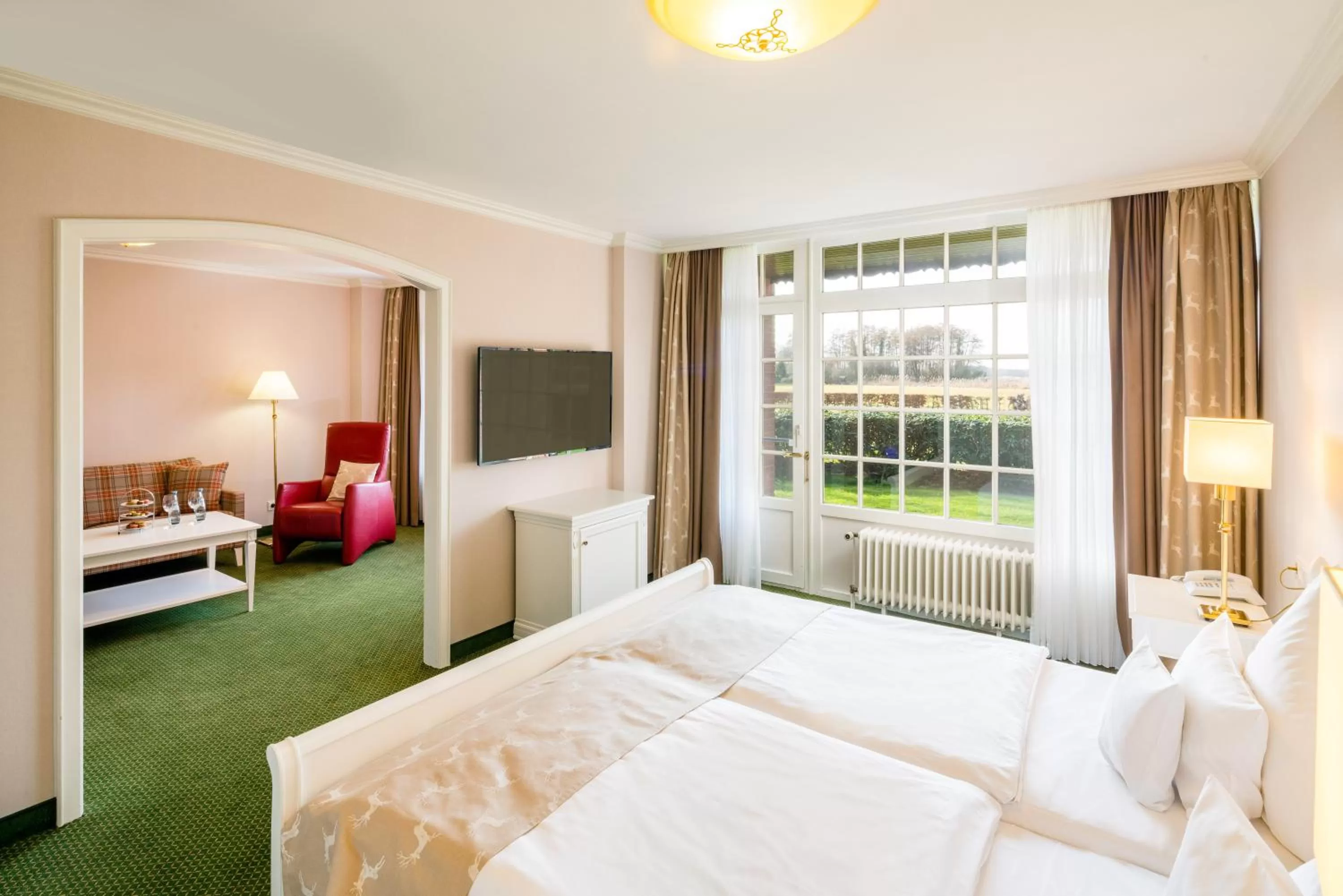 Photo of the whole room, Bed in Romantik Hotel Jagdhaus Eiden am See