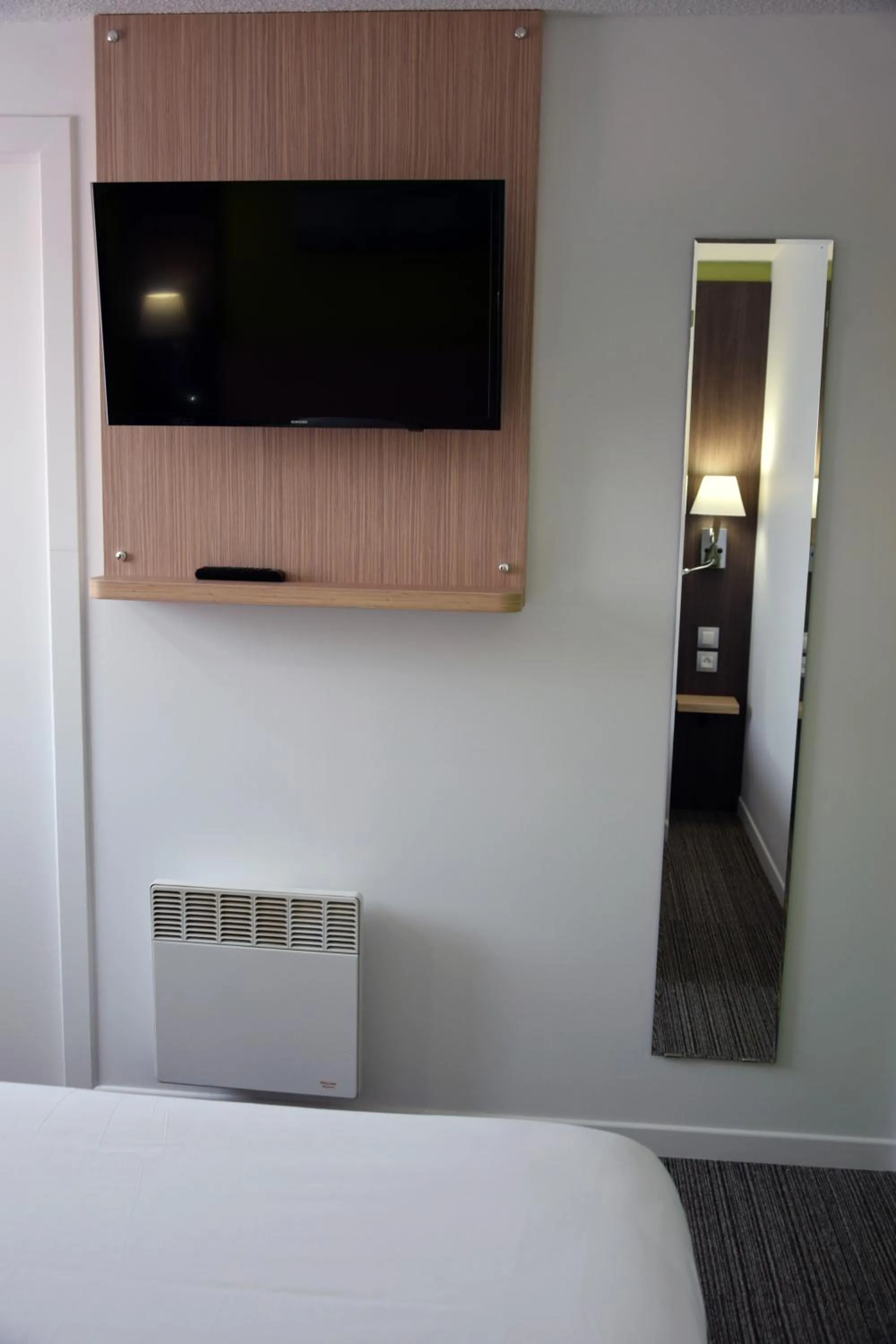 Decorative detail, Bed in Contact Hotel Le Seino Marin - Cléon Elbeuf Rouen