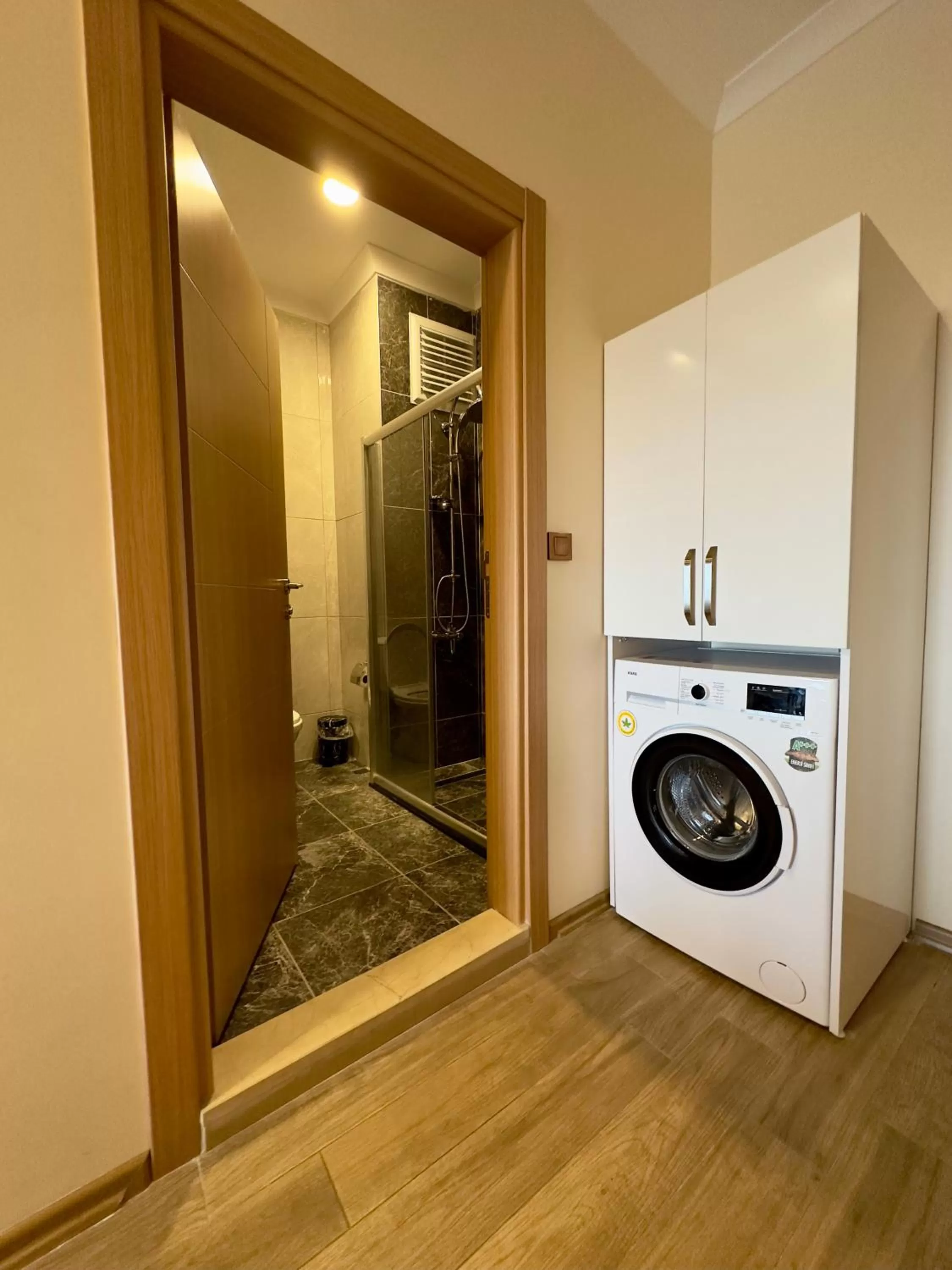 washing machine in White House Apart