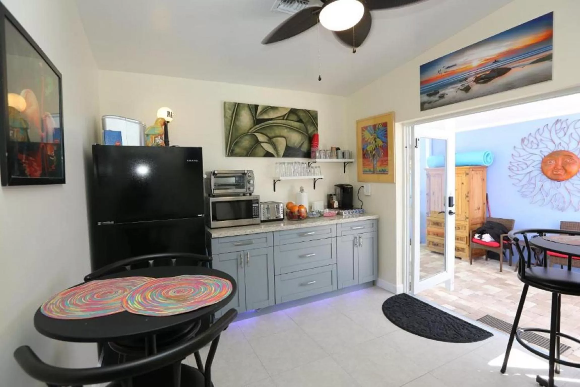 Coffee/tea facilities in Fantasy Island Inn, Caters to Men