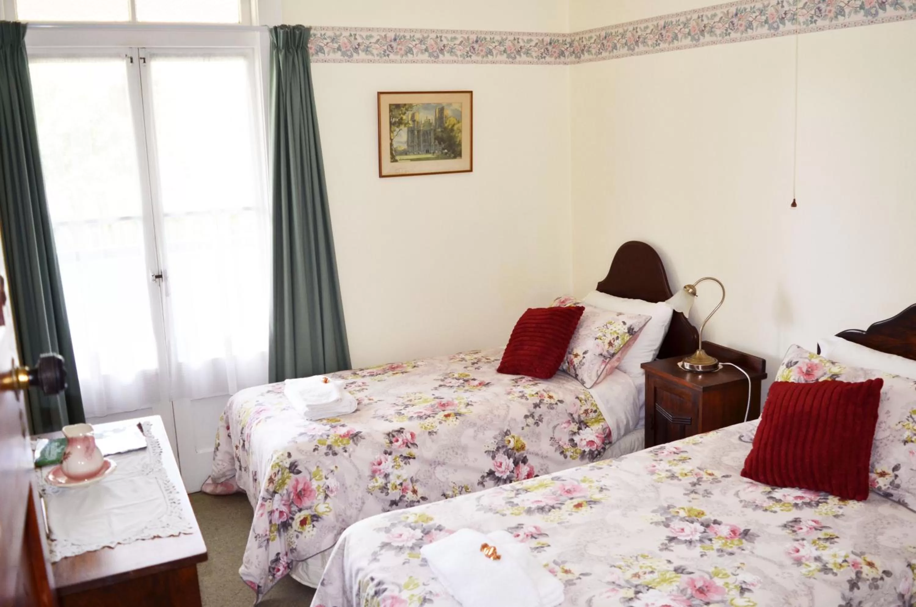 Photo of the whole room, Bed in Braemar House B&B and YHA Hostel