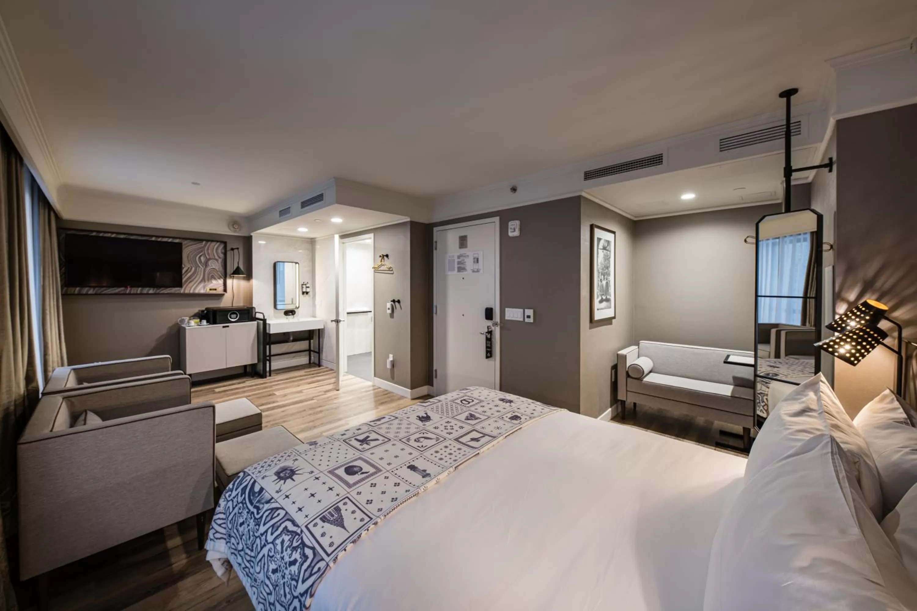 Photo of the whole room, Bed in Pestana Park Avenue