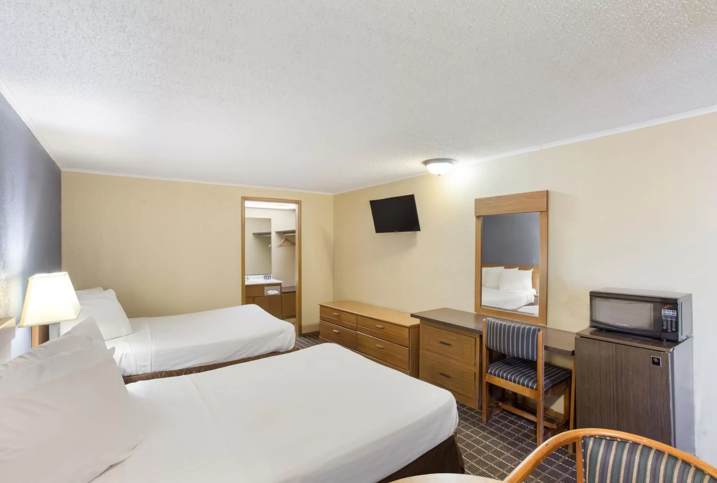 Double Room with Two Double Beds - Non-Smoking in Knights Inn Ashland Double Room with Two Double Beds - Non-Smoking in Knights Inn Ashland