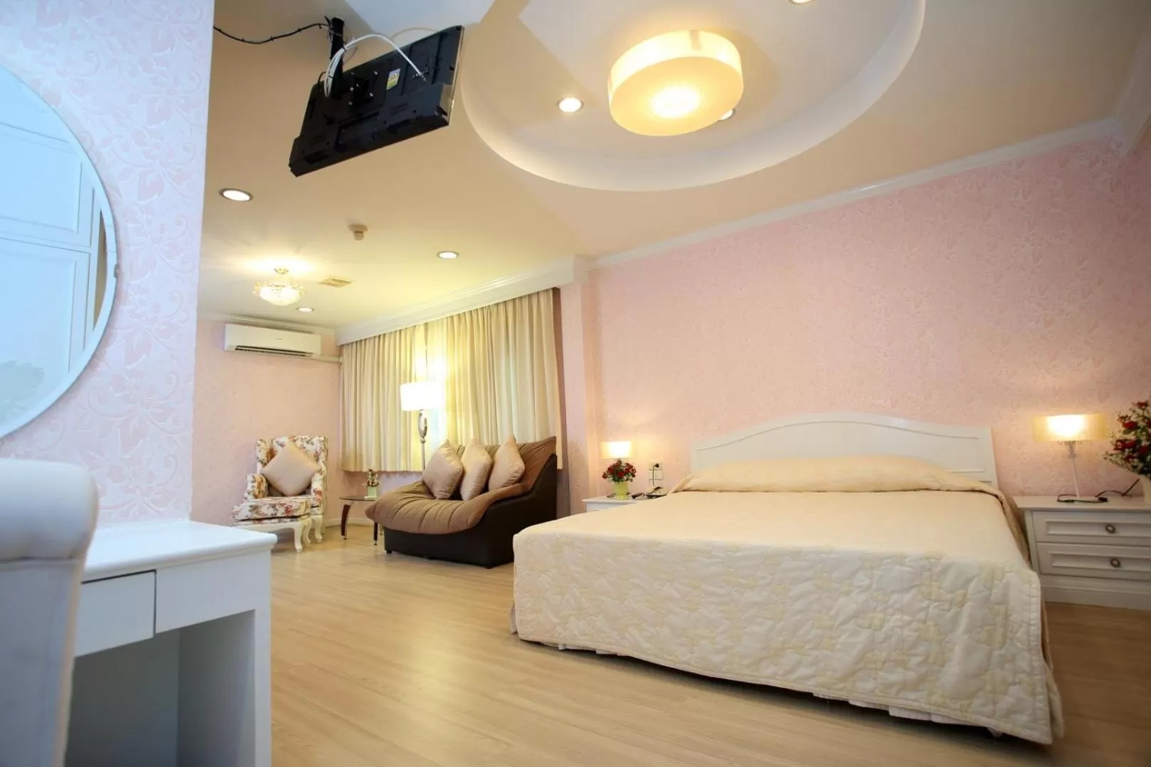 Bed in PJ Watergate Hotel