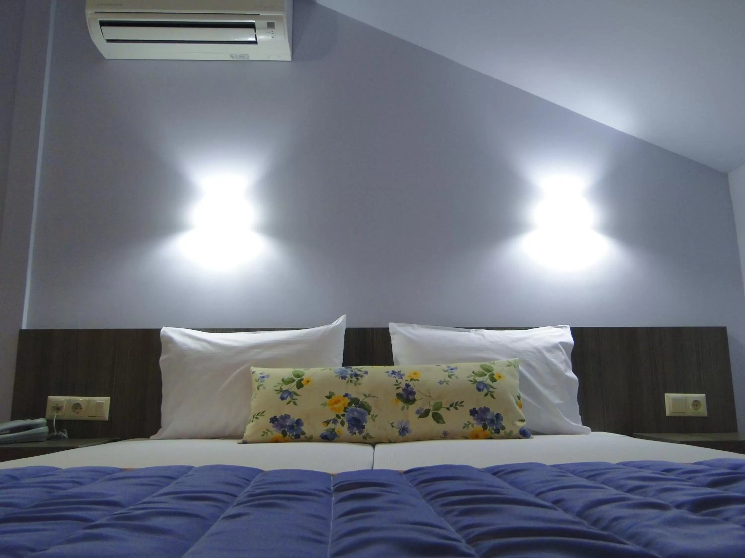 Bed in Hotel Olympos