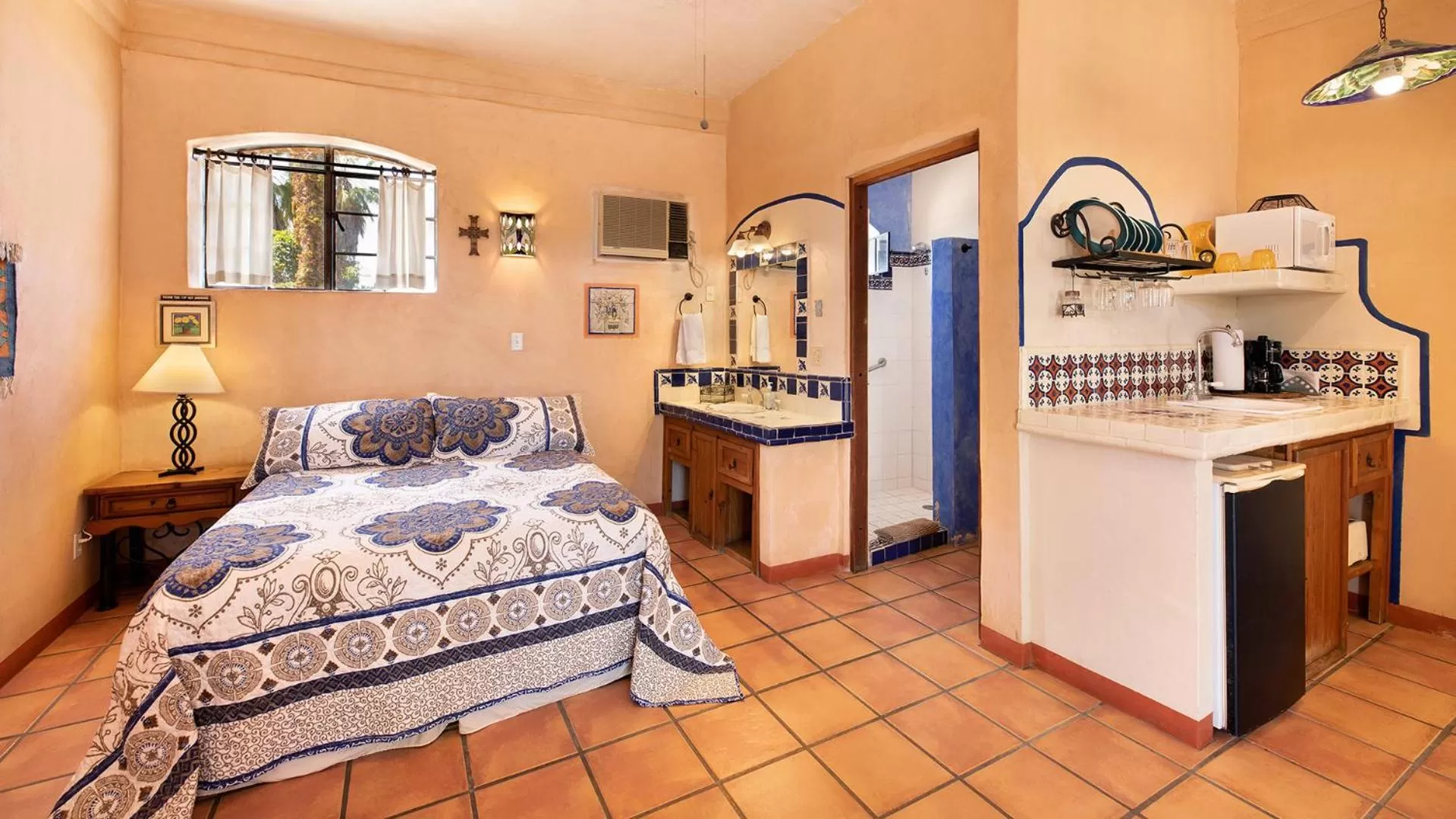 Kitchen or kitchenette, Bed in Posada del Molino