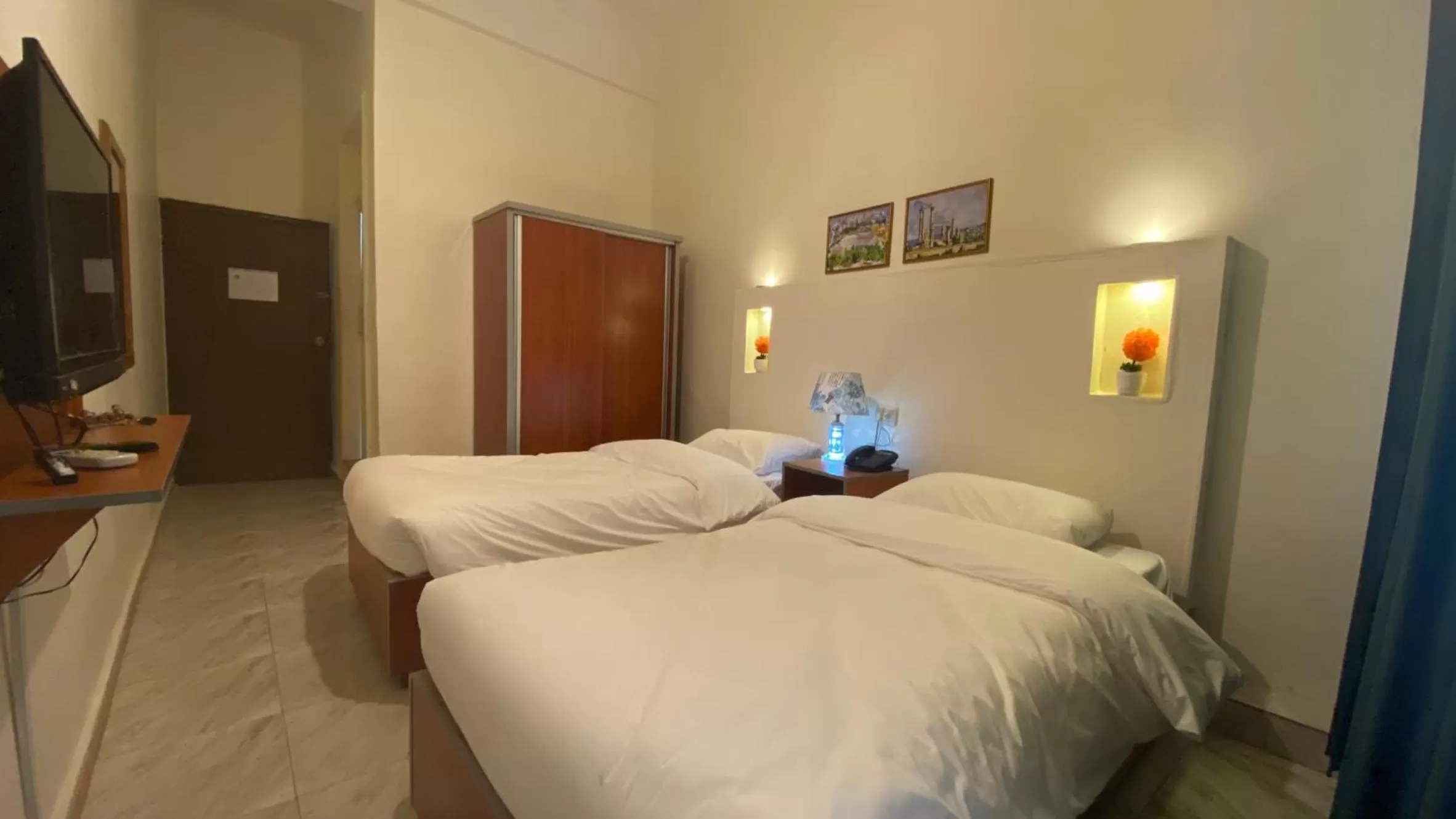 Bedroom, Bed in New Park Hotel