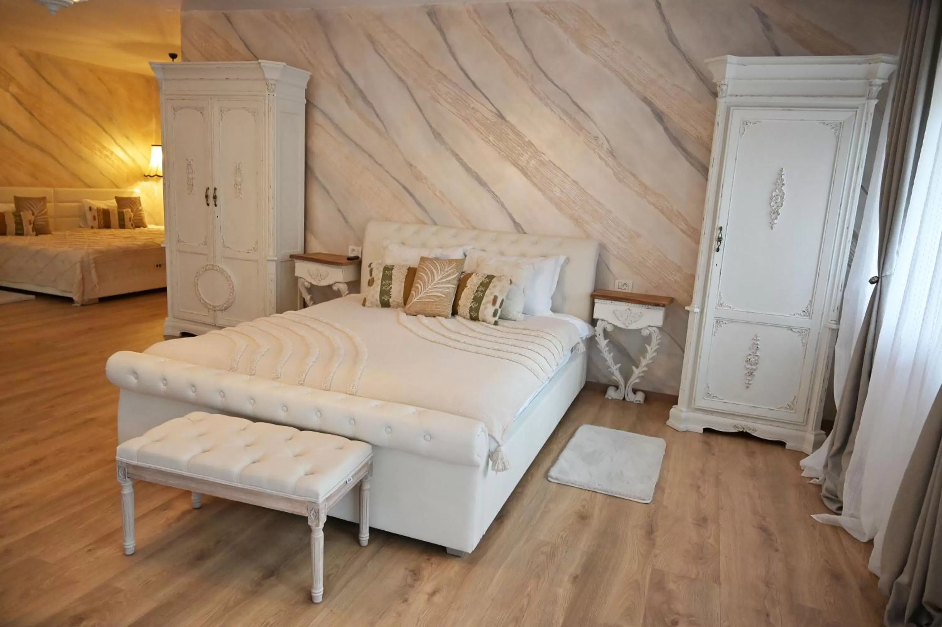 Photo of the whole room, Bed in Conacul Radacinilor