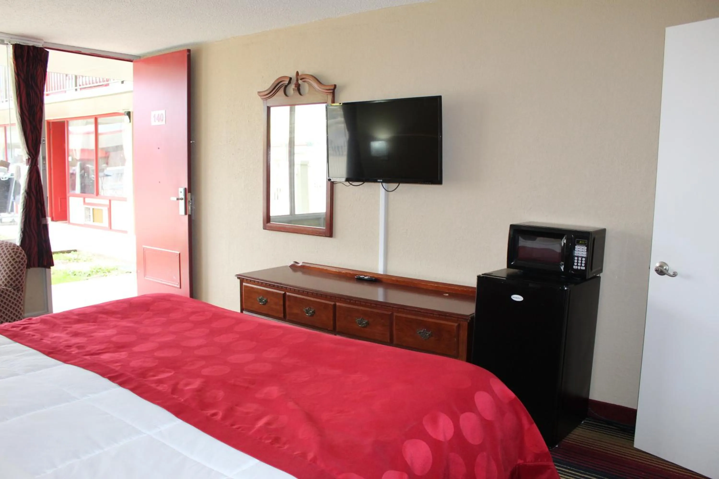 TV/Entertainment Center in FairBridge Inn Express Perry