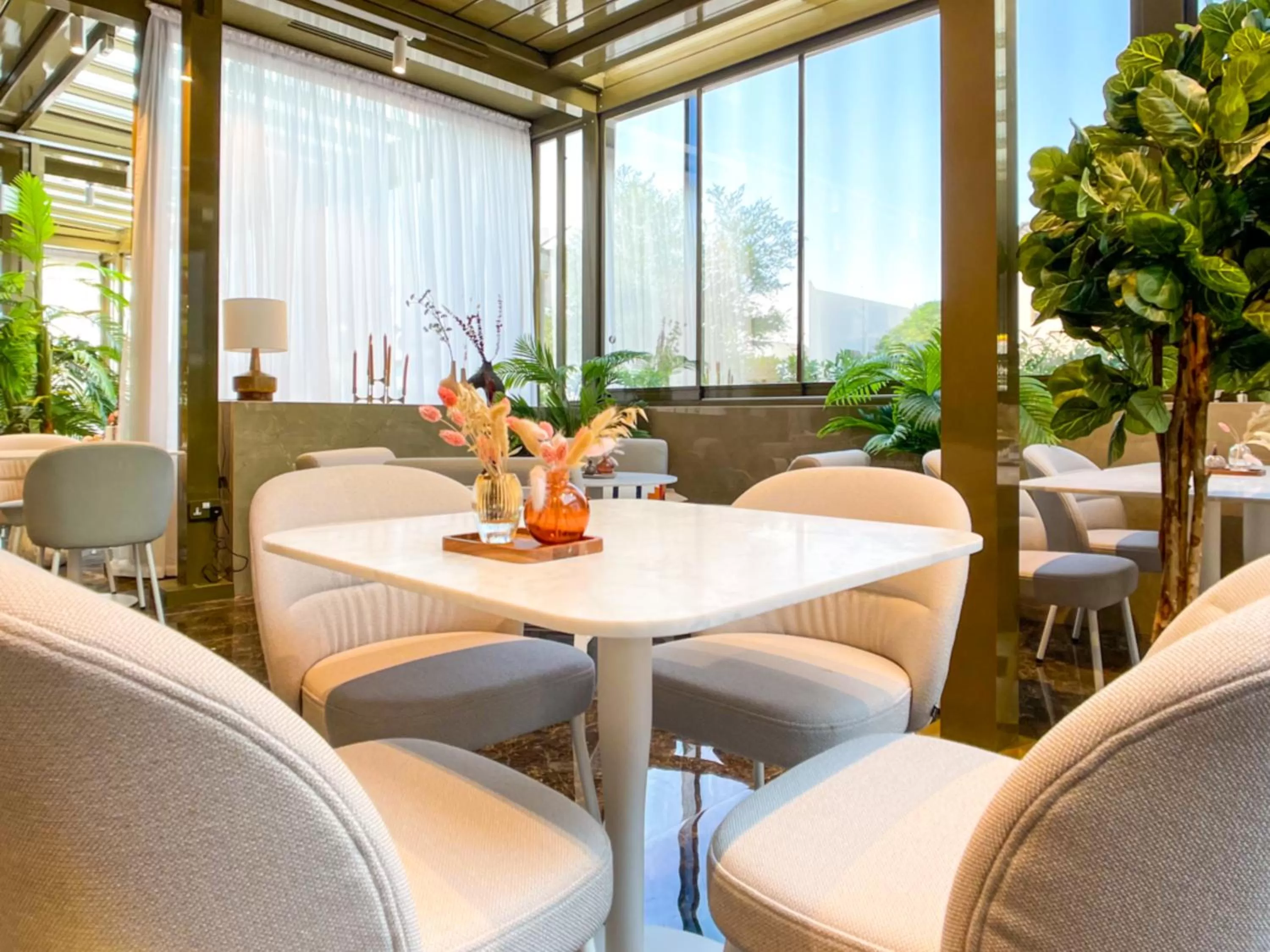 Restaurant/places to eat in voco Doha West Bay Suites by IHG