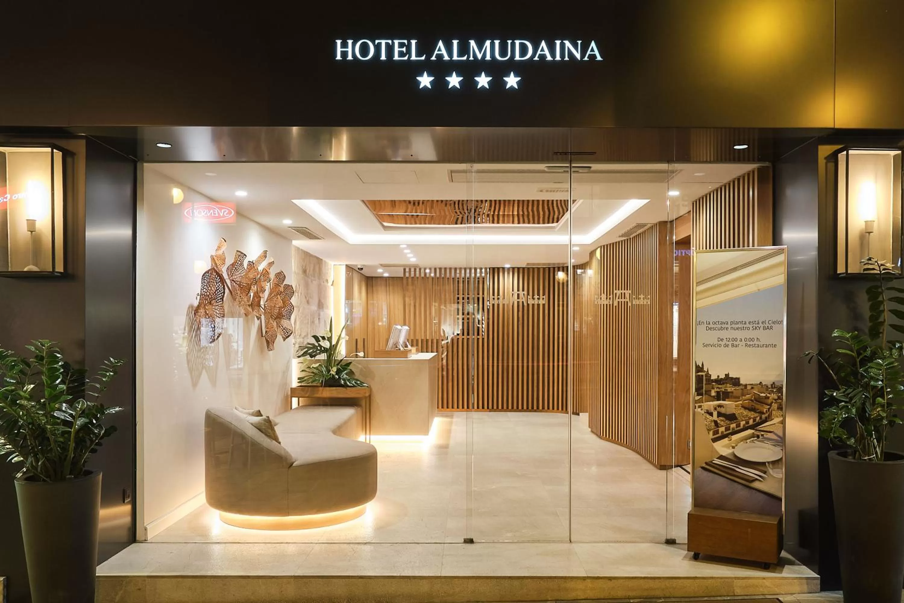 Facade/entrance in Hotel Almudaina