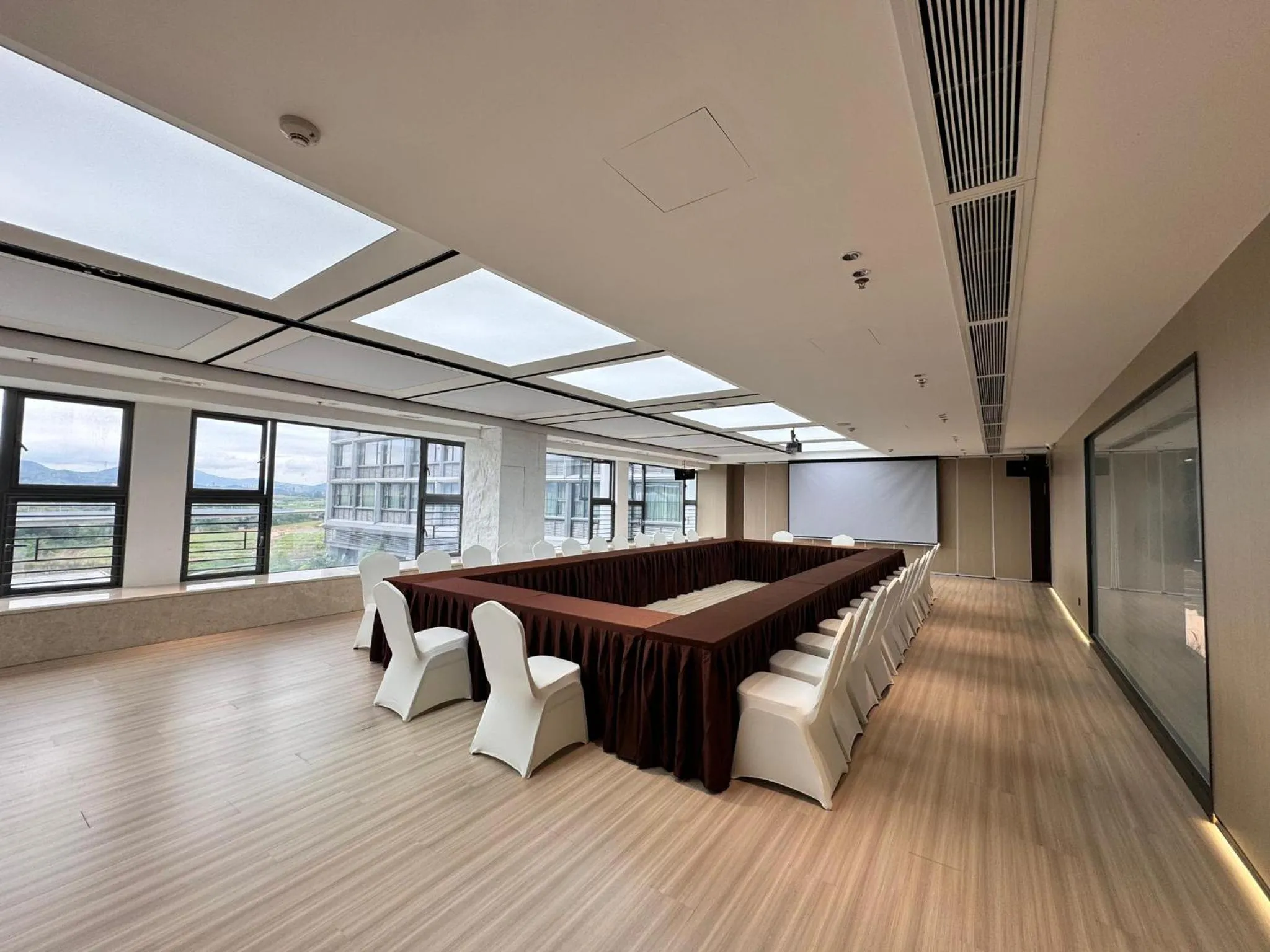 Meeting/conference room in EVEN Hotels Shenzhen Guangming Cloud Park by IHG