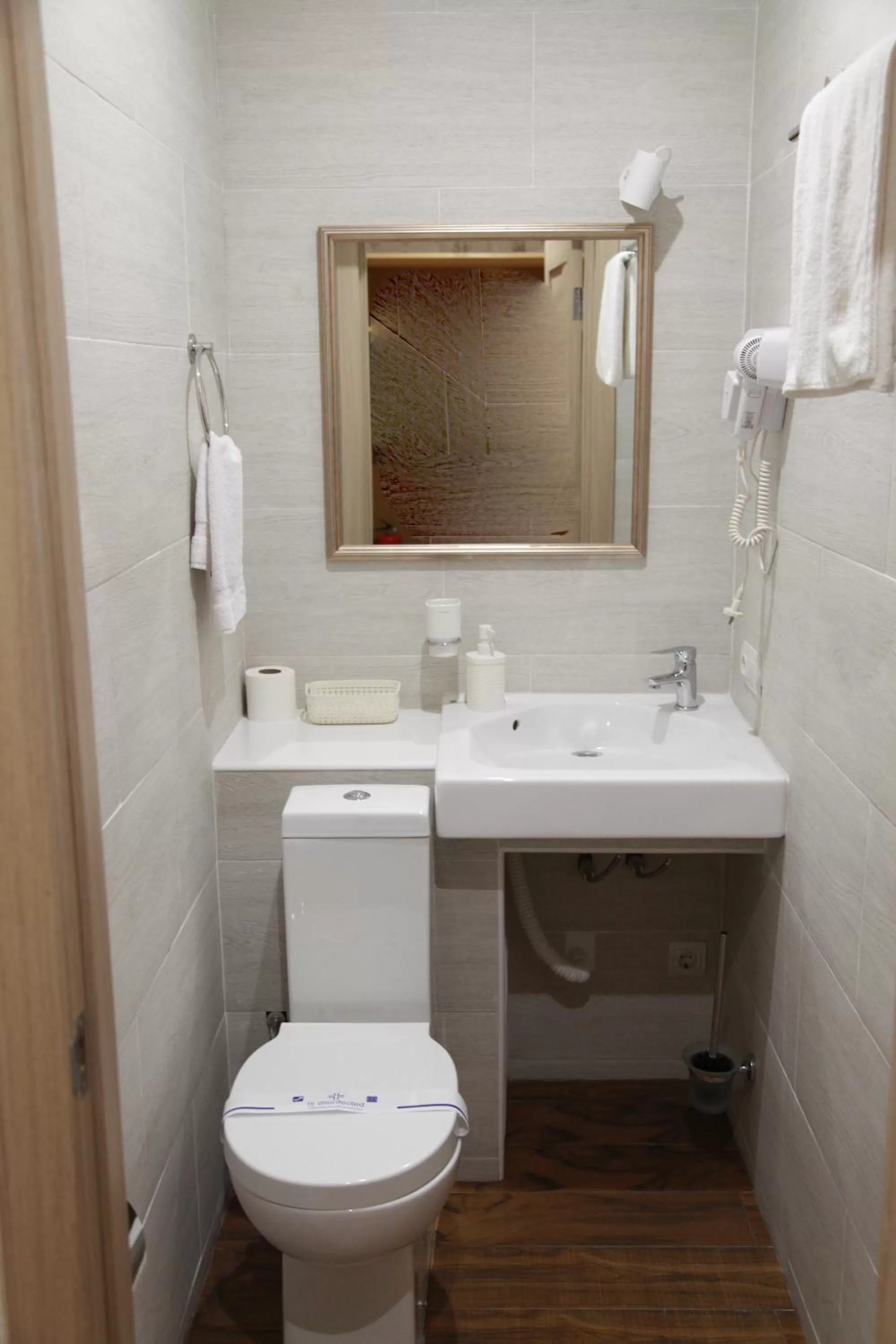 WINE & ROSE BOUTIQUE HOTEL