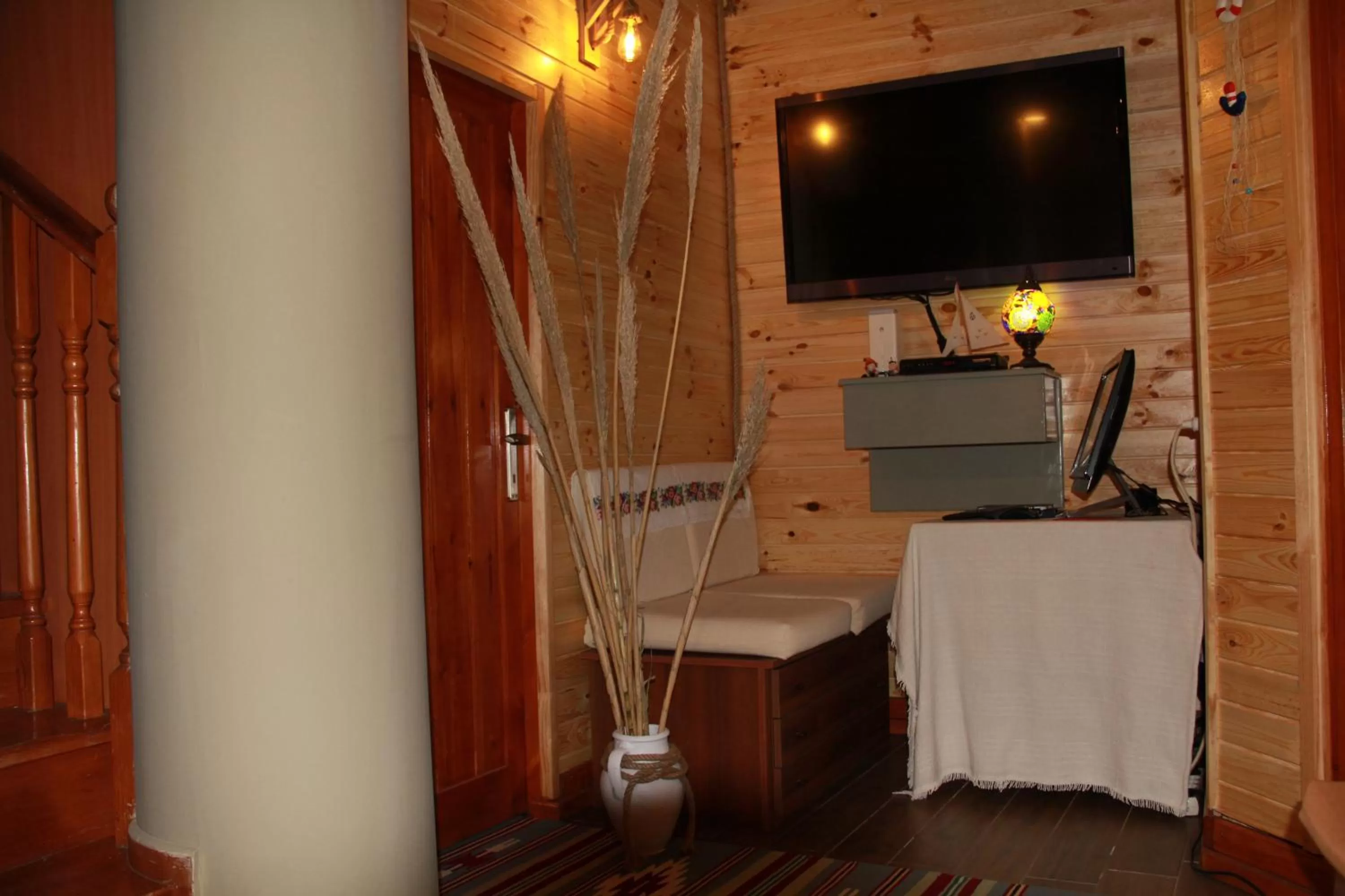 Communal lounge/ TV room in Balim Sultany