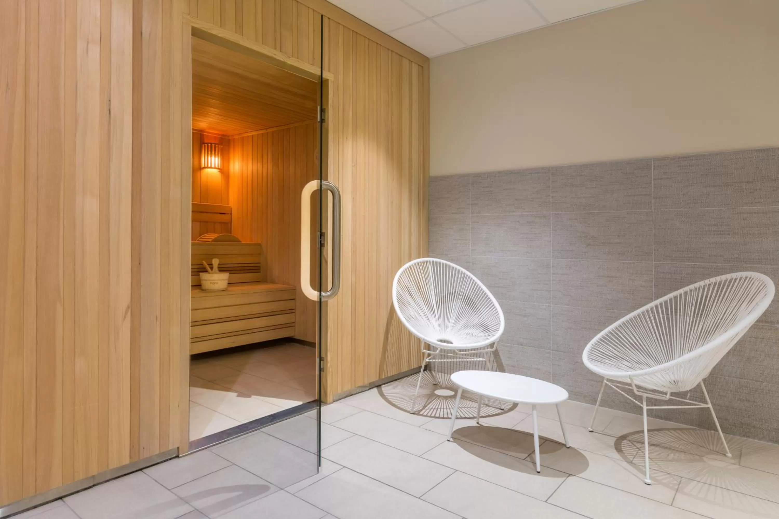 Sauna, Bed in Best Western Plus Hôtel Escapade Senlis